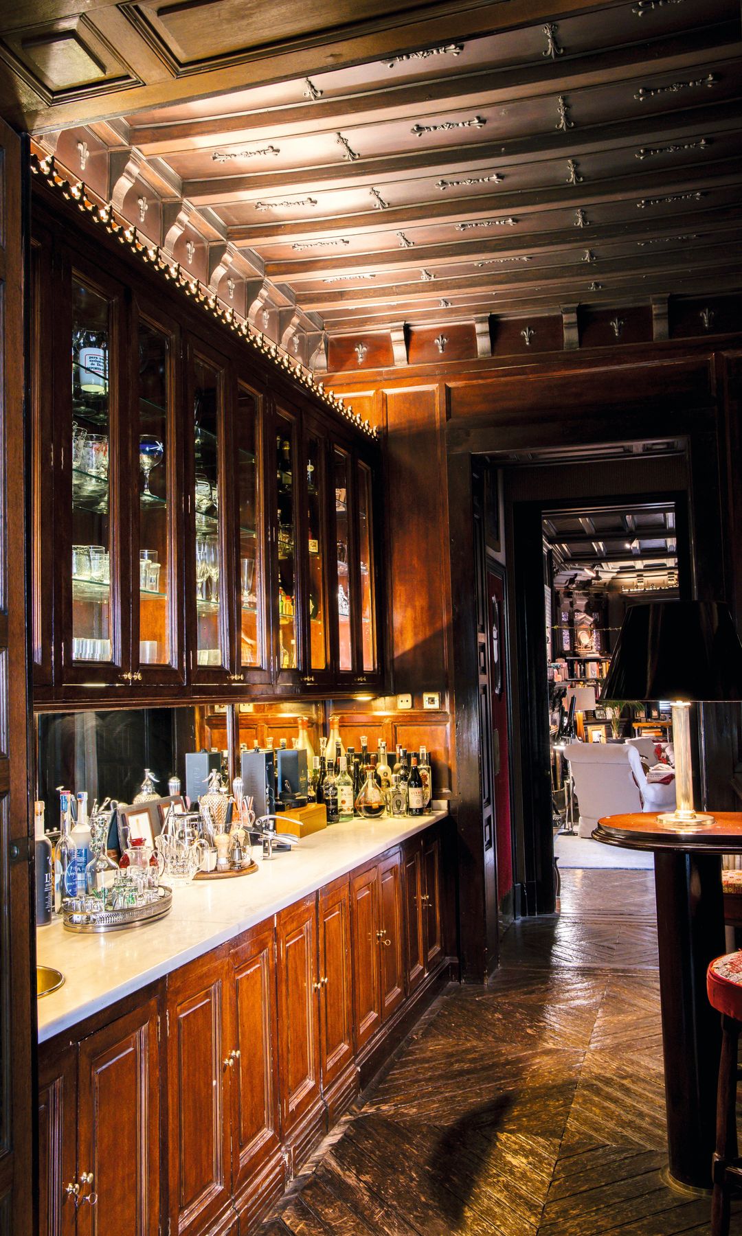 El rincón más solicitado de la casa: el bar, donde todos terminan reuniéndose