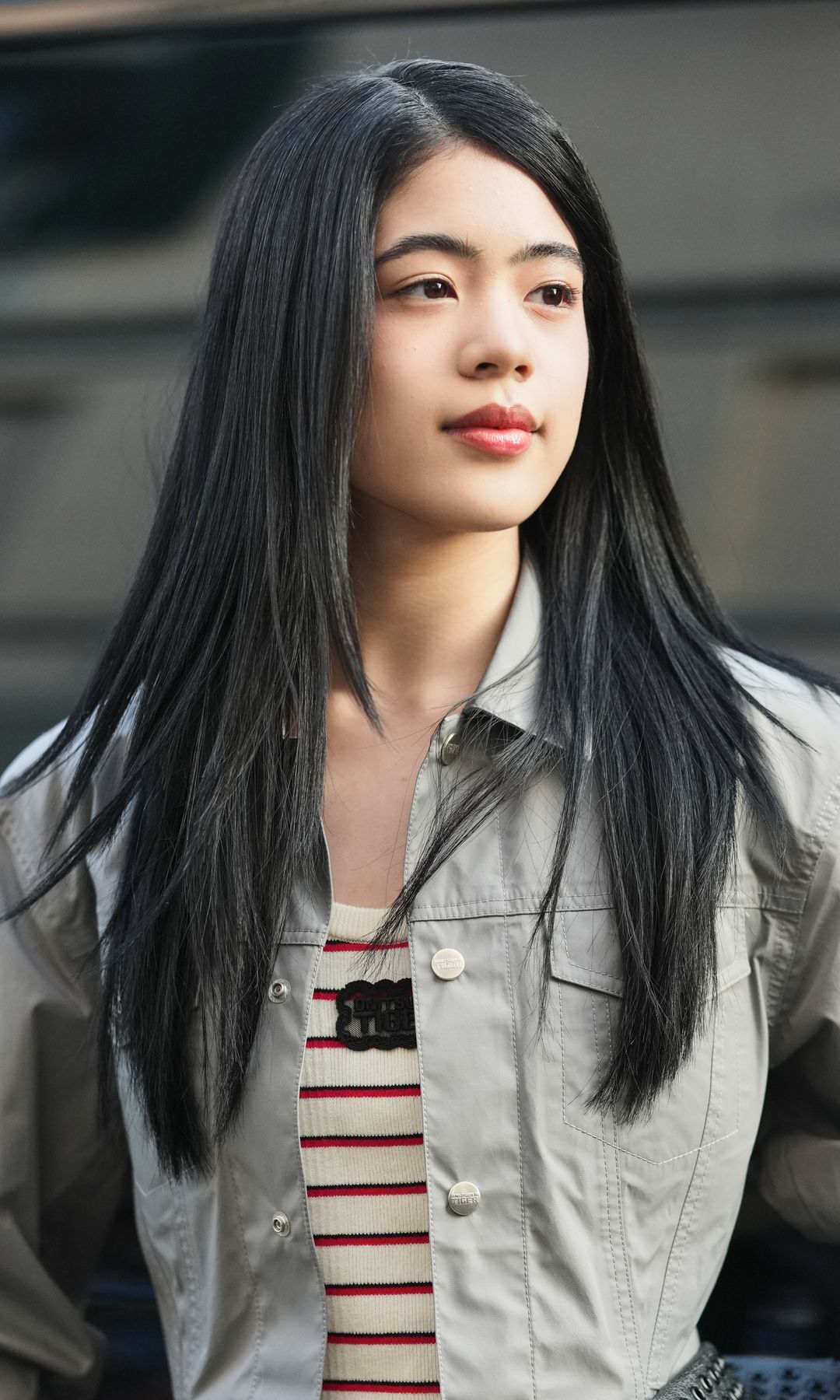  Mujer con pelo liso a capas