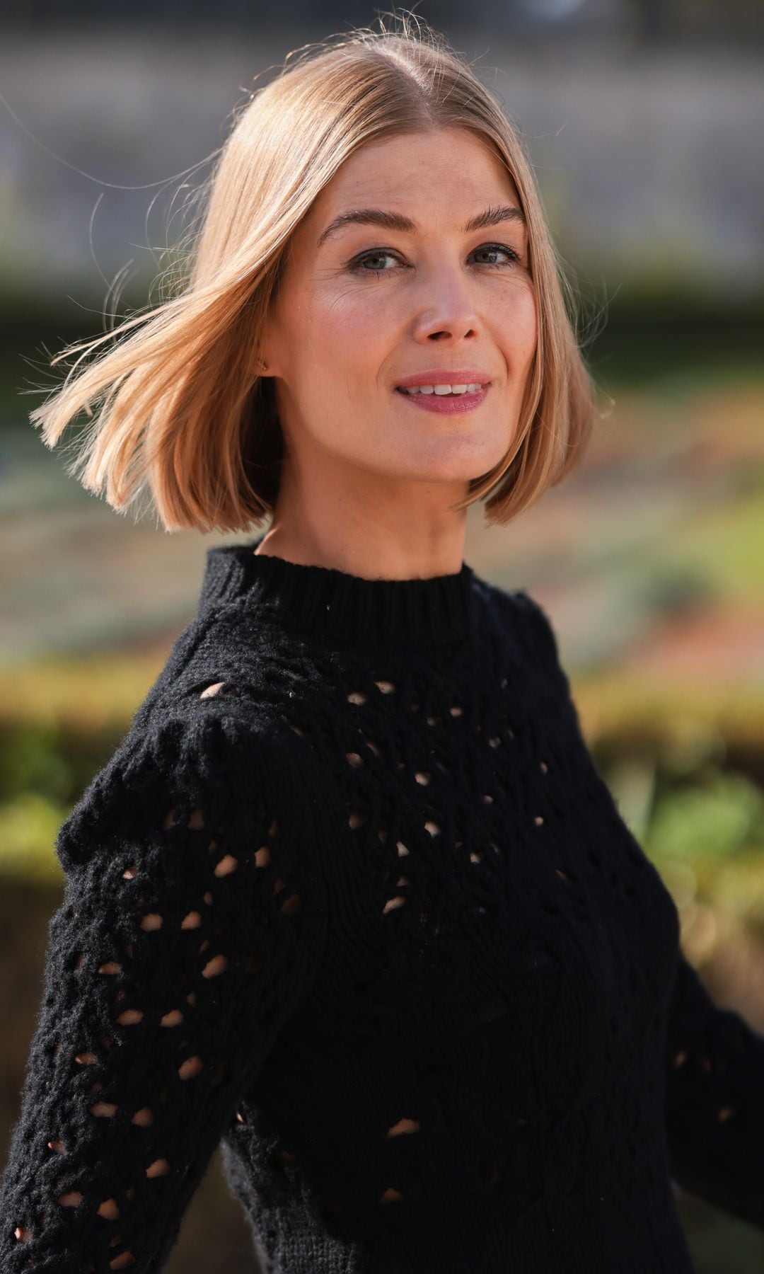 Mujer con pelo corto