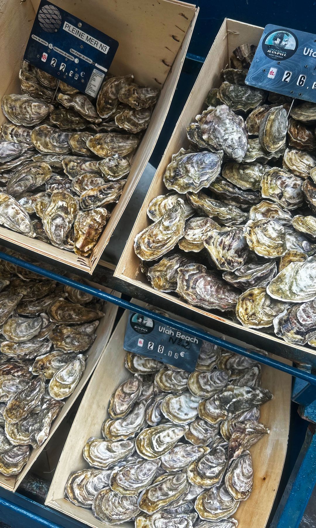 Puesto de ostras callejero en Le Marais