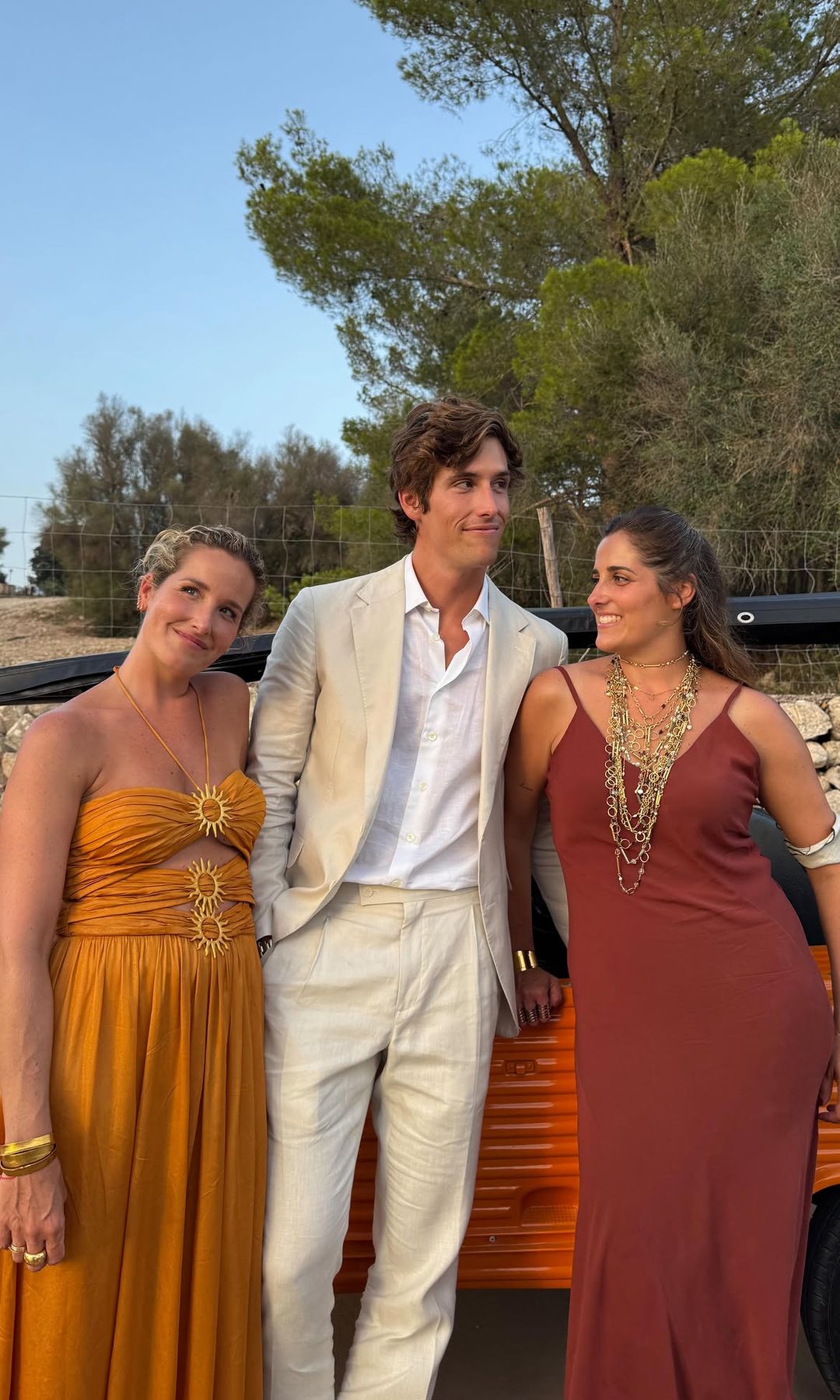 Los tres hermanos juntos: Macarena, Nacho e Icíar Aragón