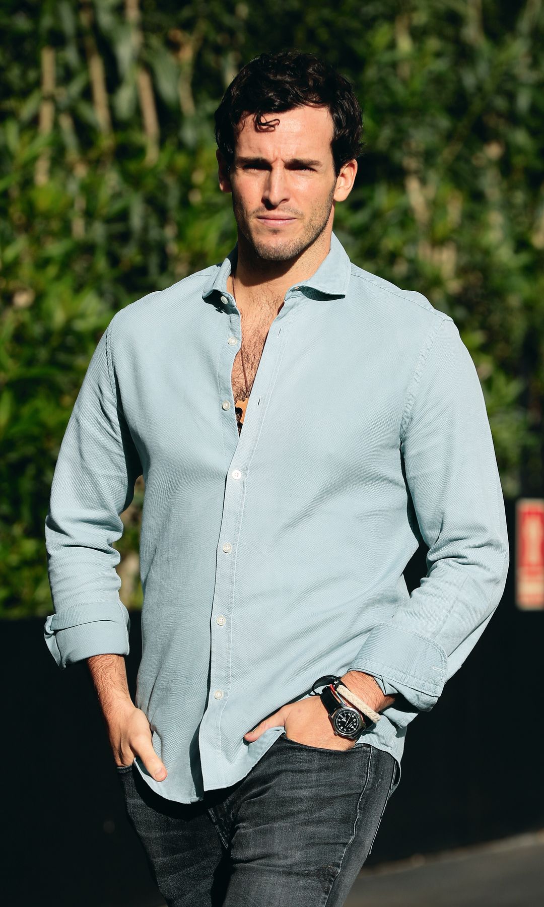 Íñigo Onieva paseando por las calles de Madrid