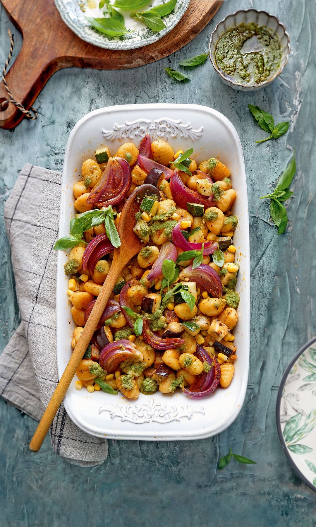 Ensalada templada de ñoquis con verduras