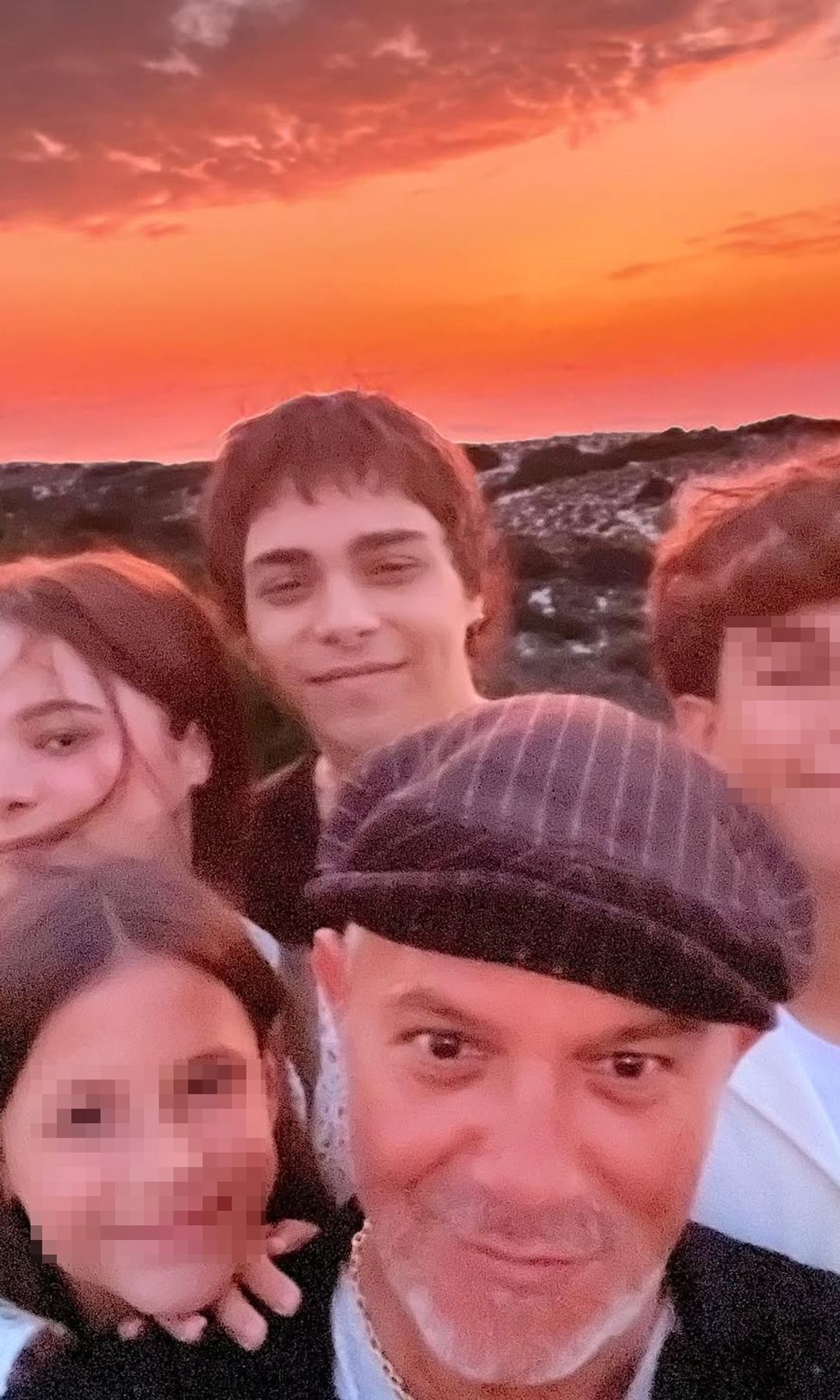 Alejandro Sanz con sus cuatro hijos: Manuela, Alexander, Dylan y Alma