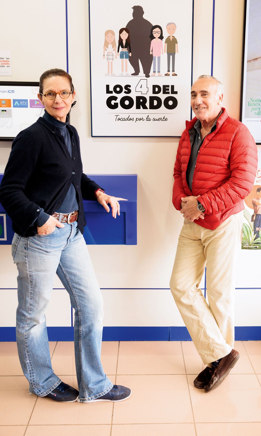 Kucca con su marido, José Villaseñor, que se dedica a la fabricación de figuras y estatuas para las atracciones de un conocido parque temático. 
