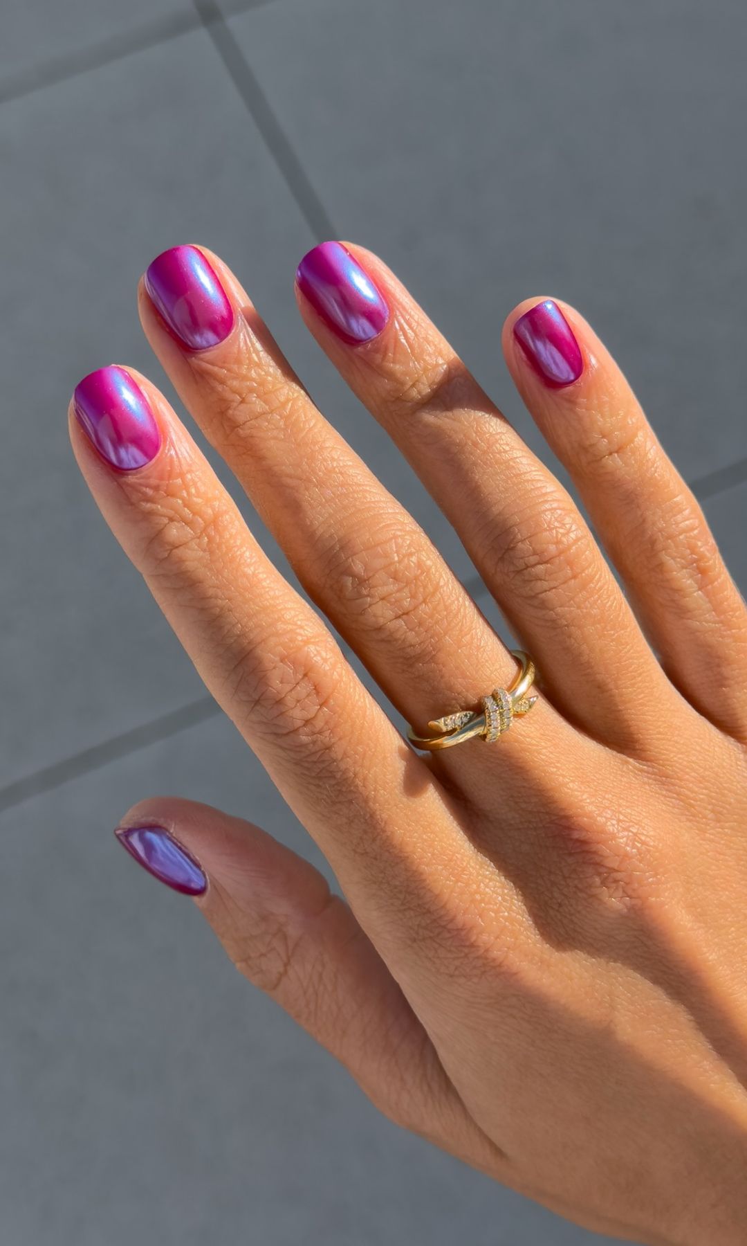 Manicura cromada en rosa