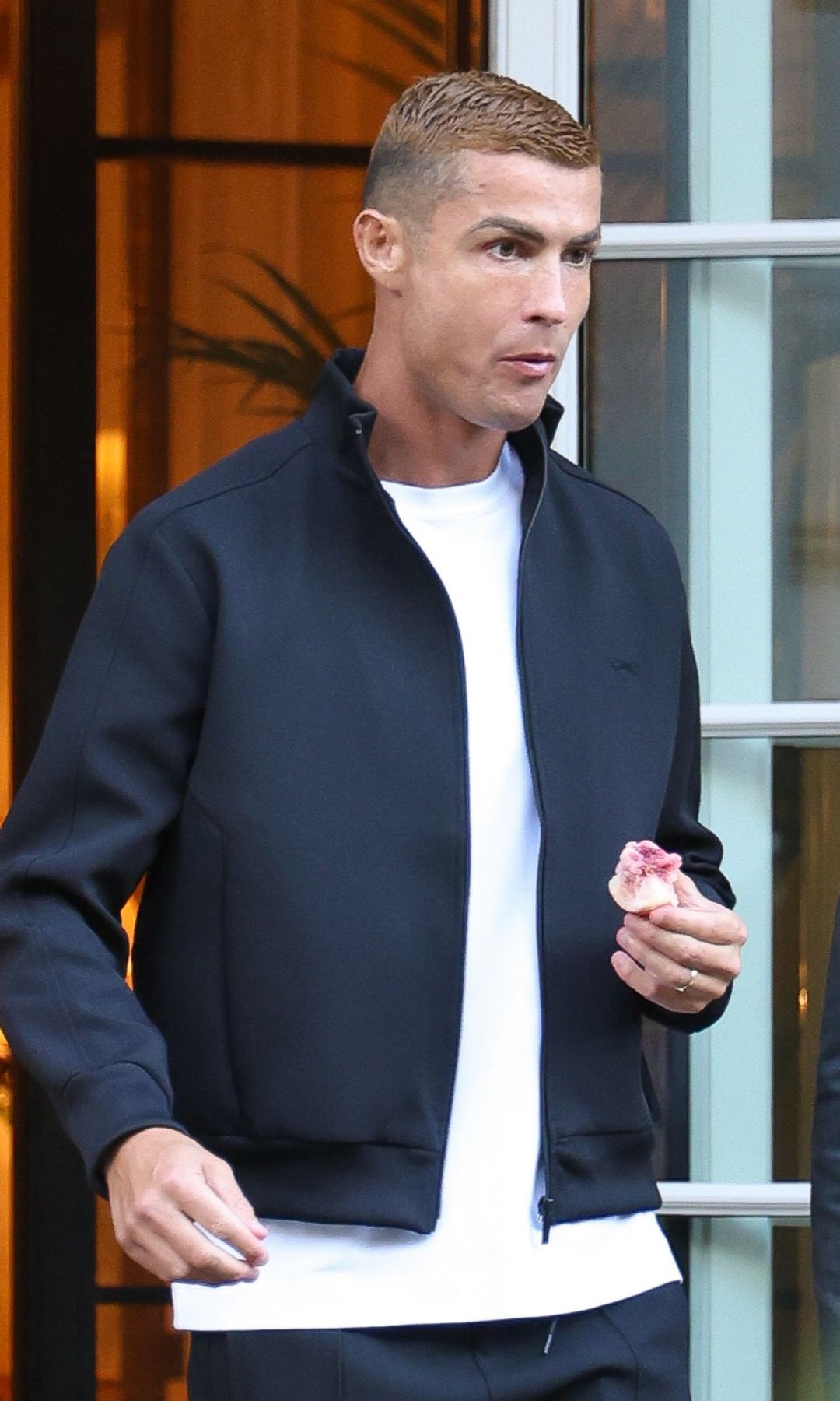 Cristiano Ronaldo ha disfrutado de un tranquilo paseo por París en un momento de importantes cambios personales y profesionale