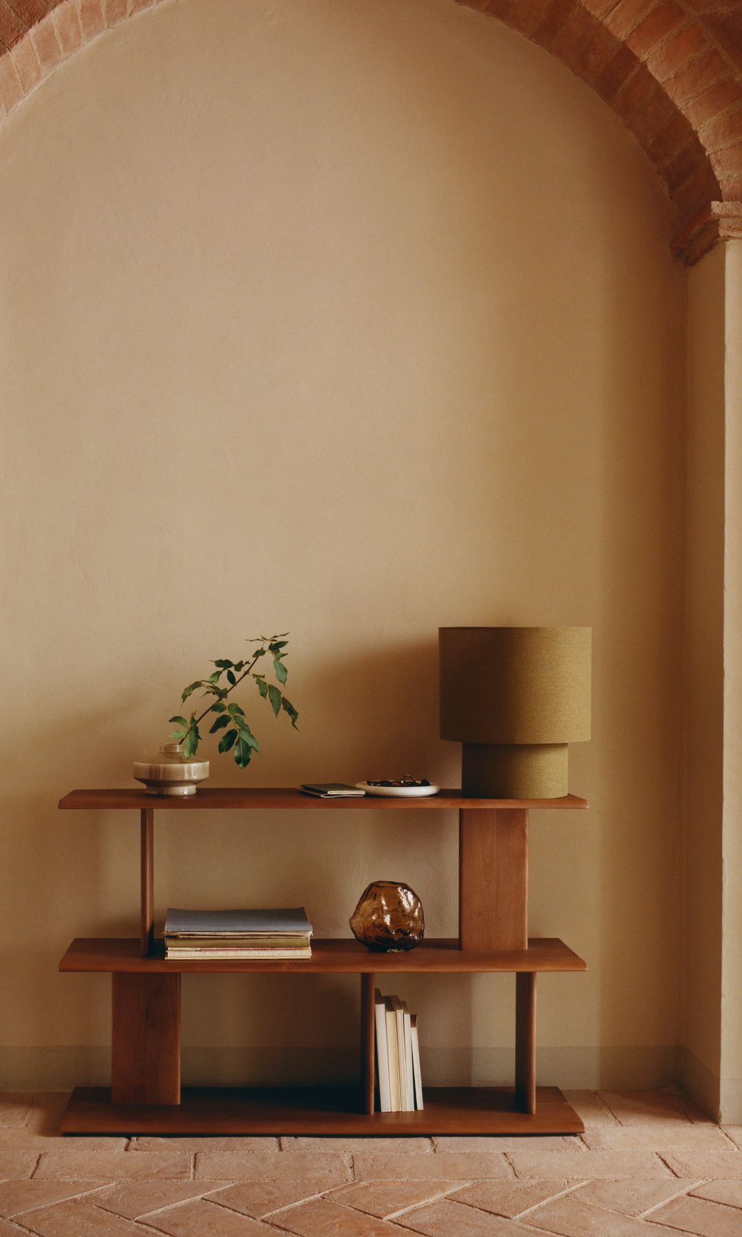 Librería de pequeño tamaño, minimalista