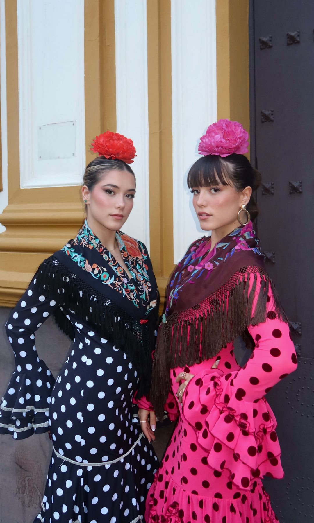  Daniela y Martina Meroño vestidas de flamenca