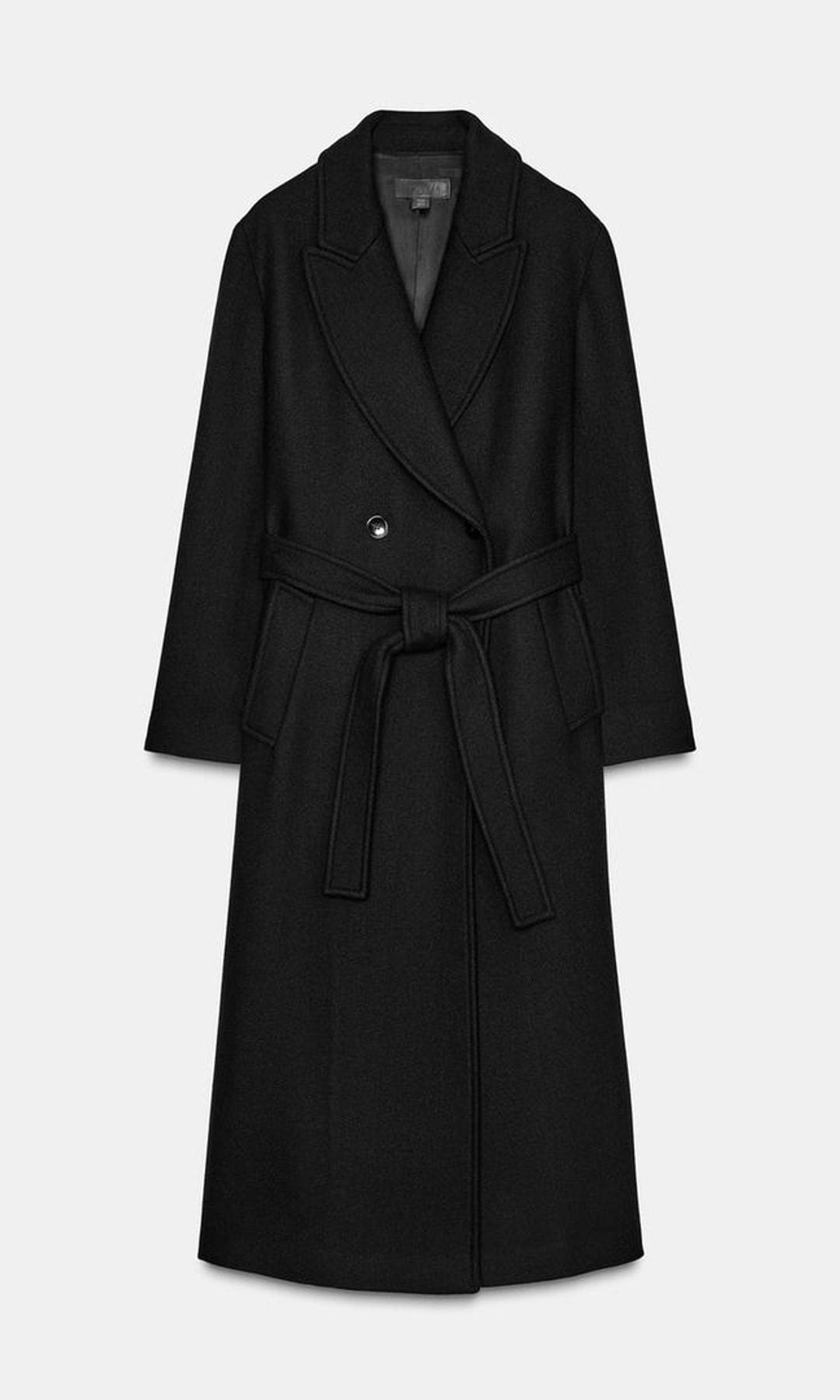 abrigo negro cruzado