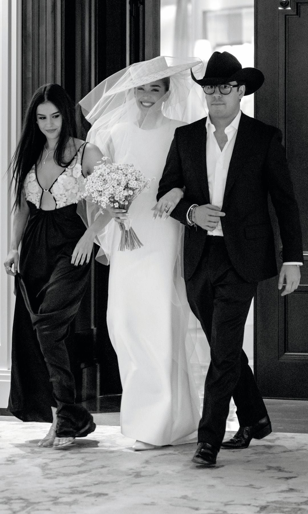 Alejandra acompañada de sus dos hermanos mayores, Pau y Eduardo.