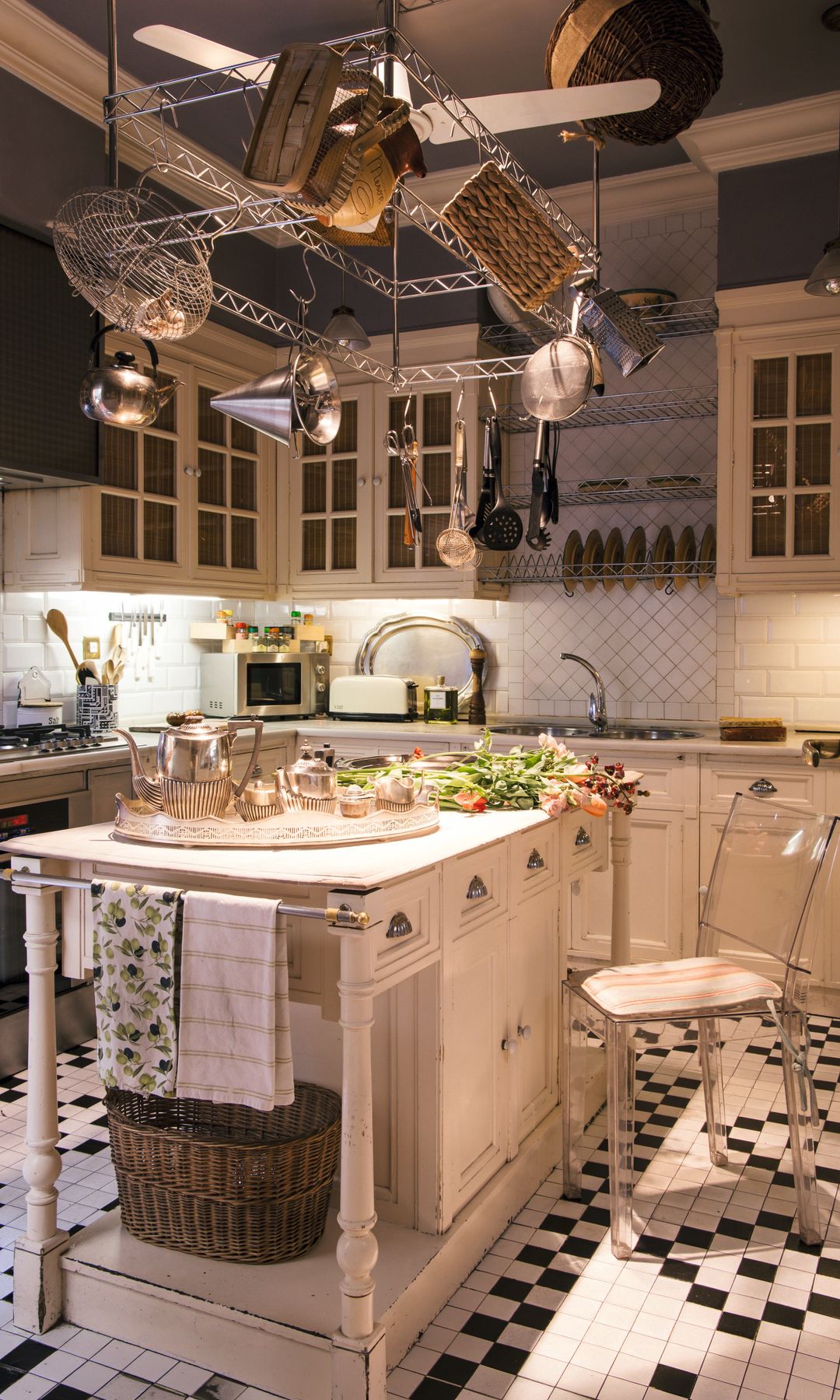 La cocina, un homenaje a las cocineras que, durante años, han atendido a numerosos invitados