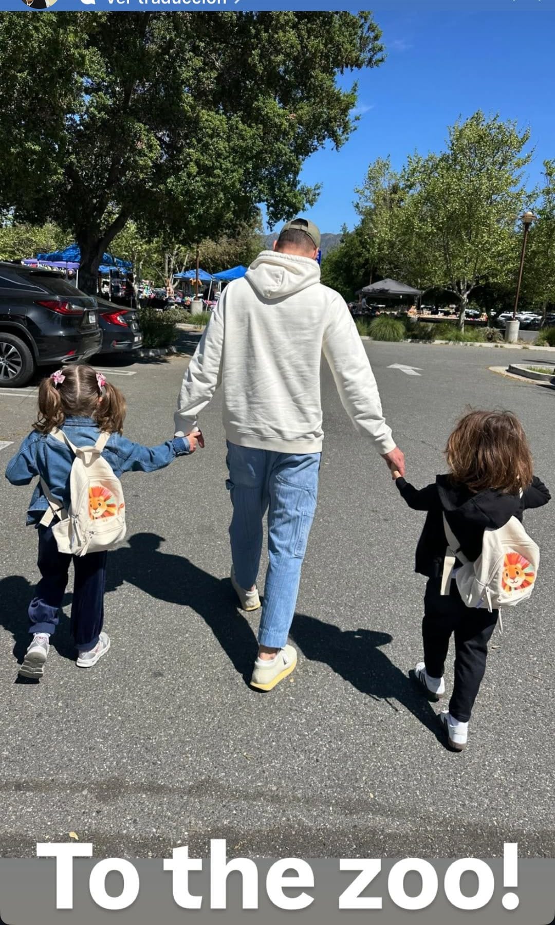 Ricky Martin con sus hijos Lucía y Renn, de camino al zoológico.