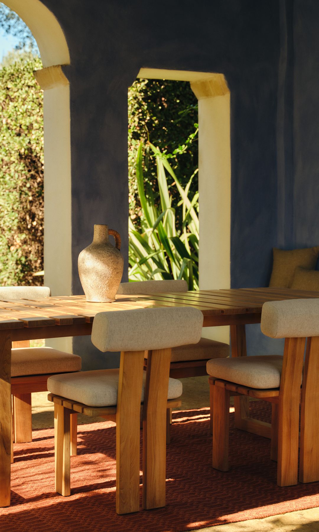 Sillas y mesa HANI de la nueva colección outdoor de Westwing