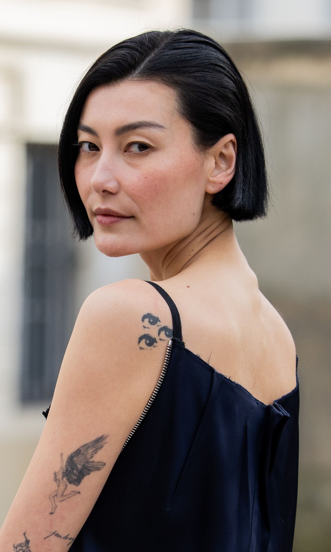  Mujer con pelo corto