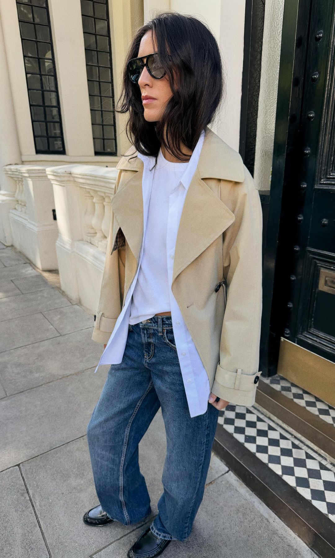 Una única cazadora 'trench' y tres looks que te salvarán en la vuelta de septiembre al bajar las temperaturas