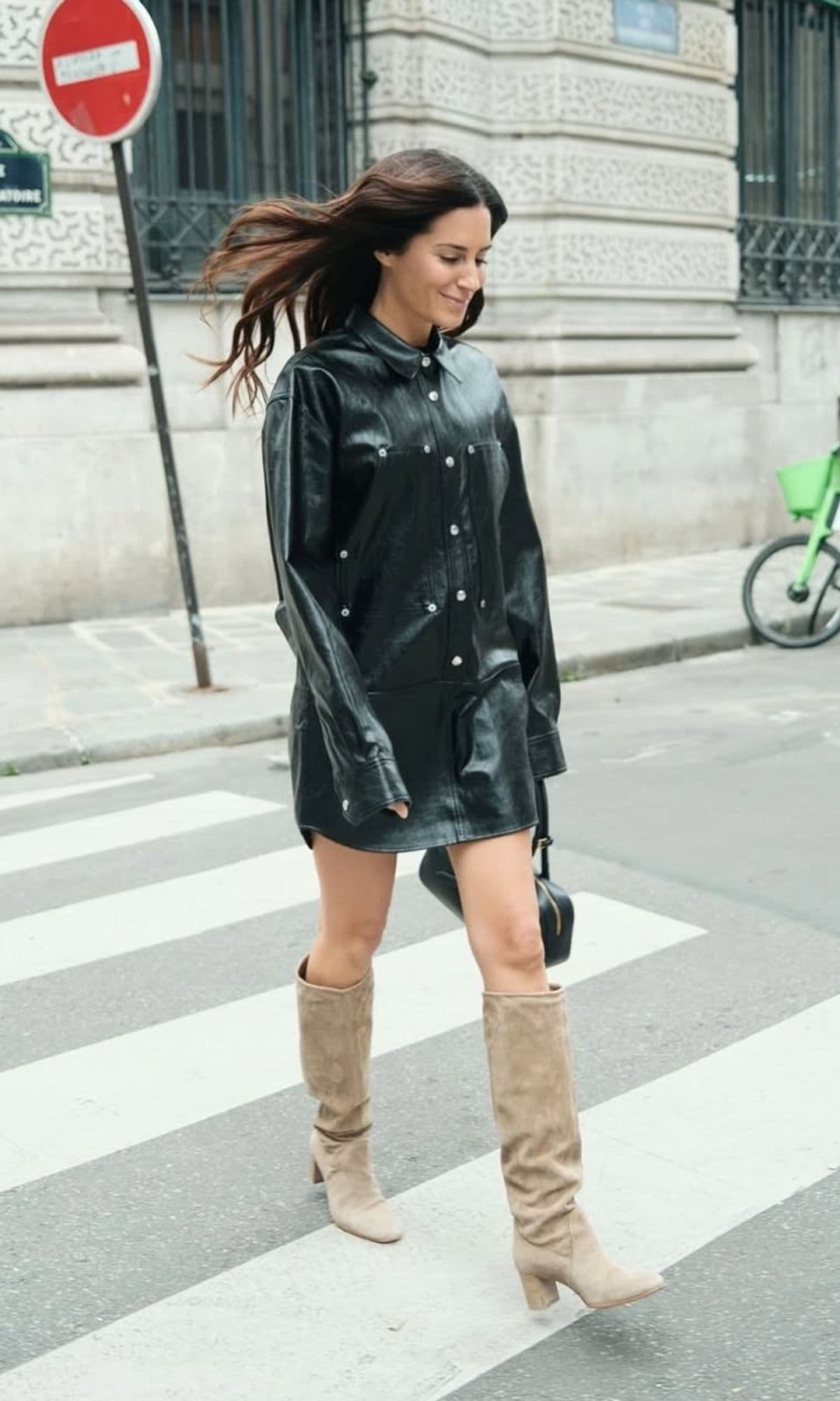 5 looks con cazadora de cuero para el otoño, una guía de Gala González
