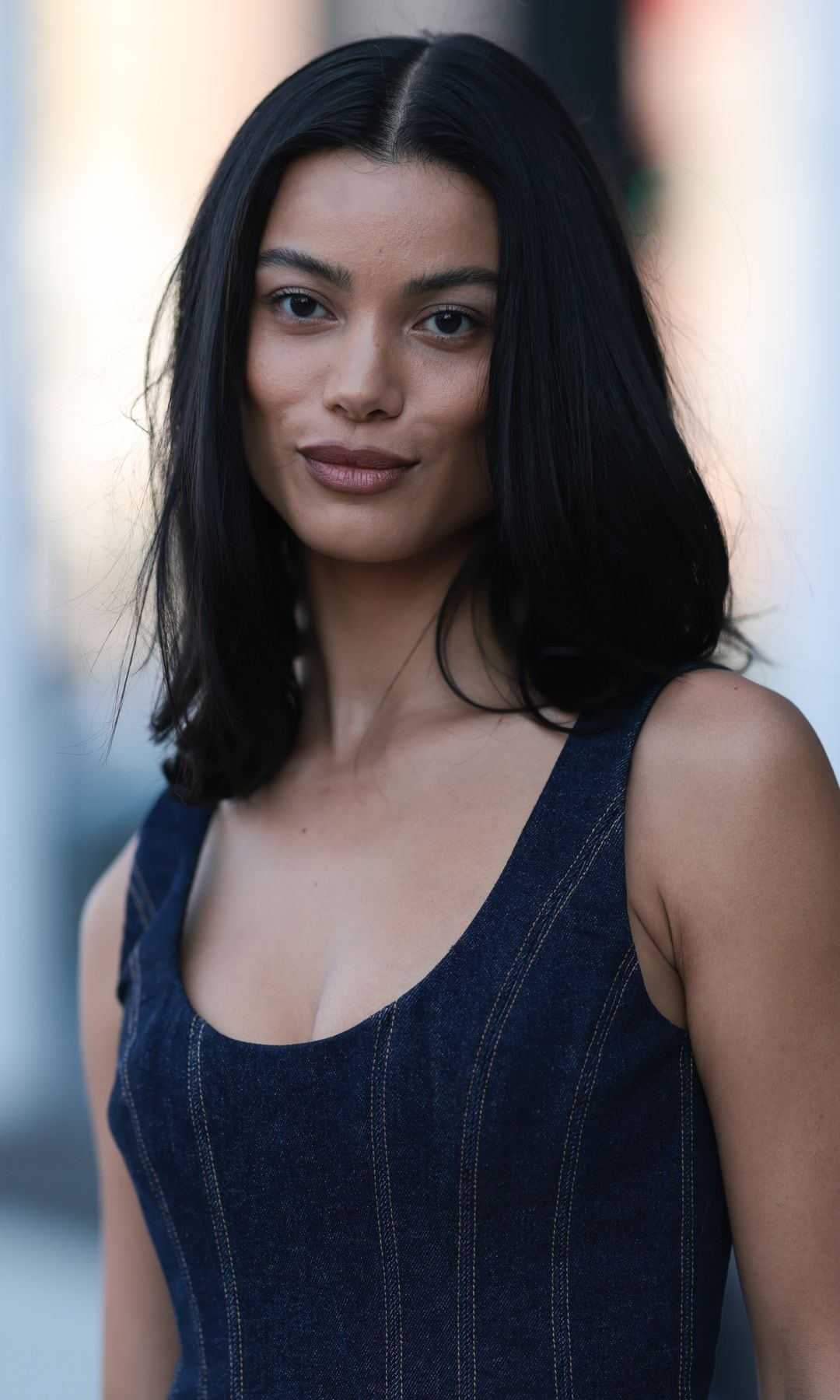  Mujer con pelo corto 