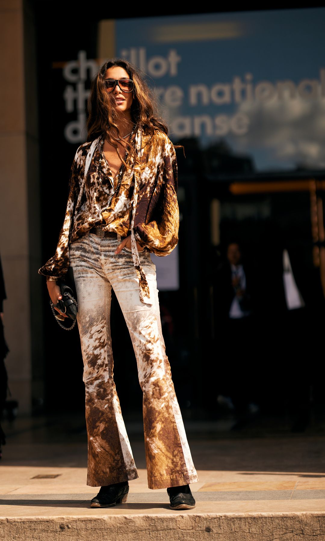 El boho-chic y los pantalones acampanados son la fórmula perfecta para un look inolvidable.
