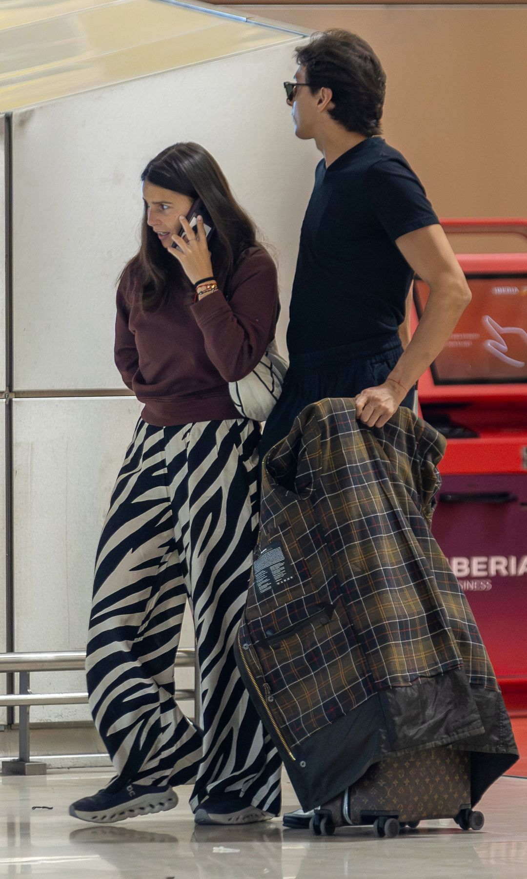 Tana Rivera y Roca Rey en el aeropuerto Adolfo Suárez-Madrid Barajas, a 21 de junio de 2026, en Madrid
