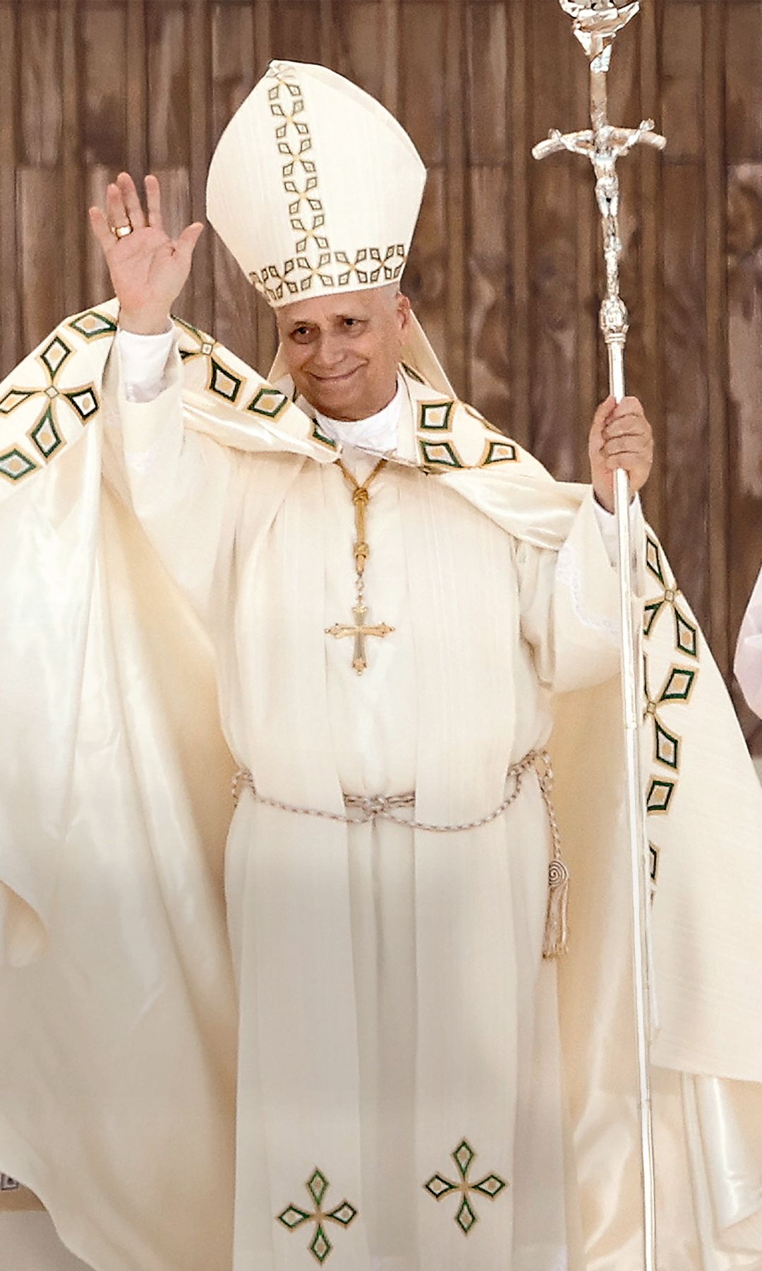 El saludo del Santo Padre a los fieles, que no quisieron perderse este momento único a pesar de las altas temperaturas