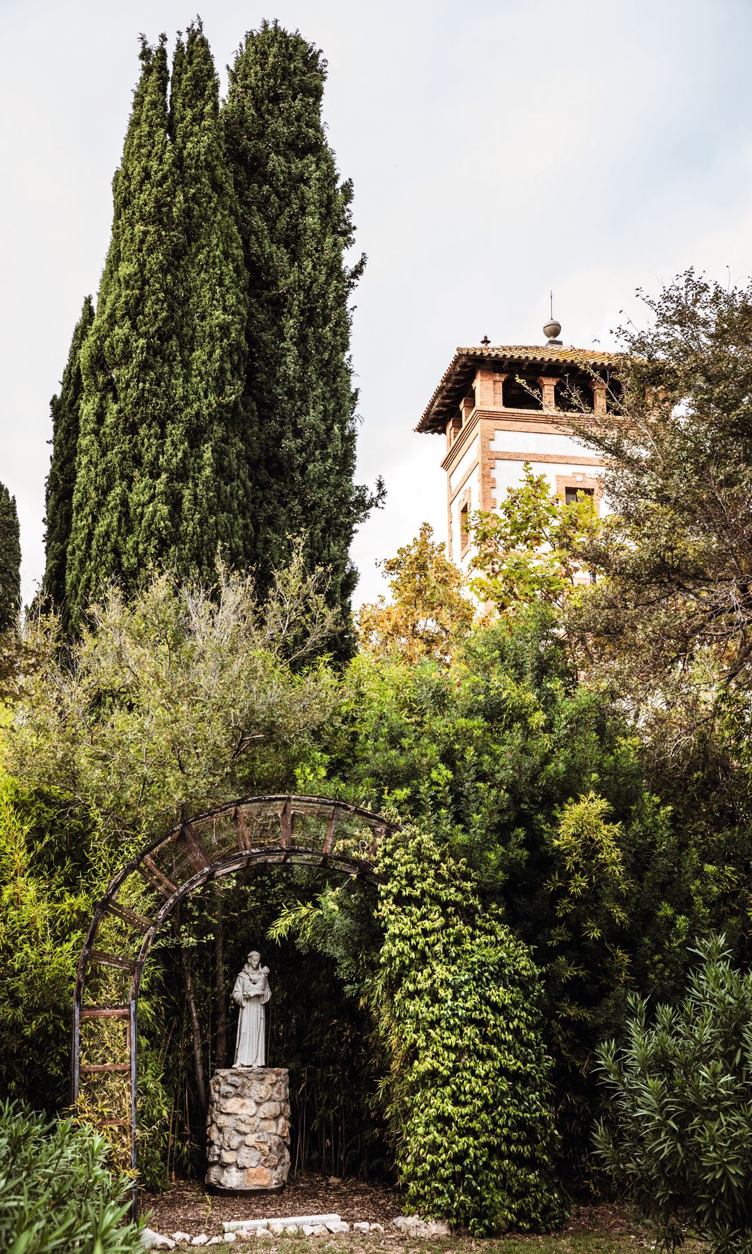 El escritor Rafa Tarradas Bultó y su madre, Lucía Sagnier nos invitan a conocer su Masía en el Penedés