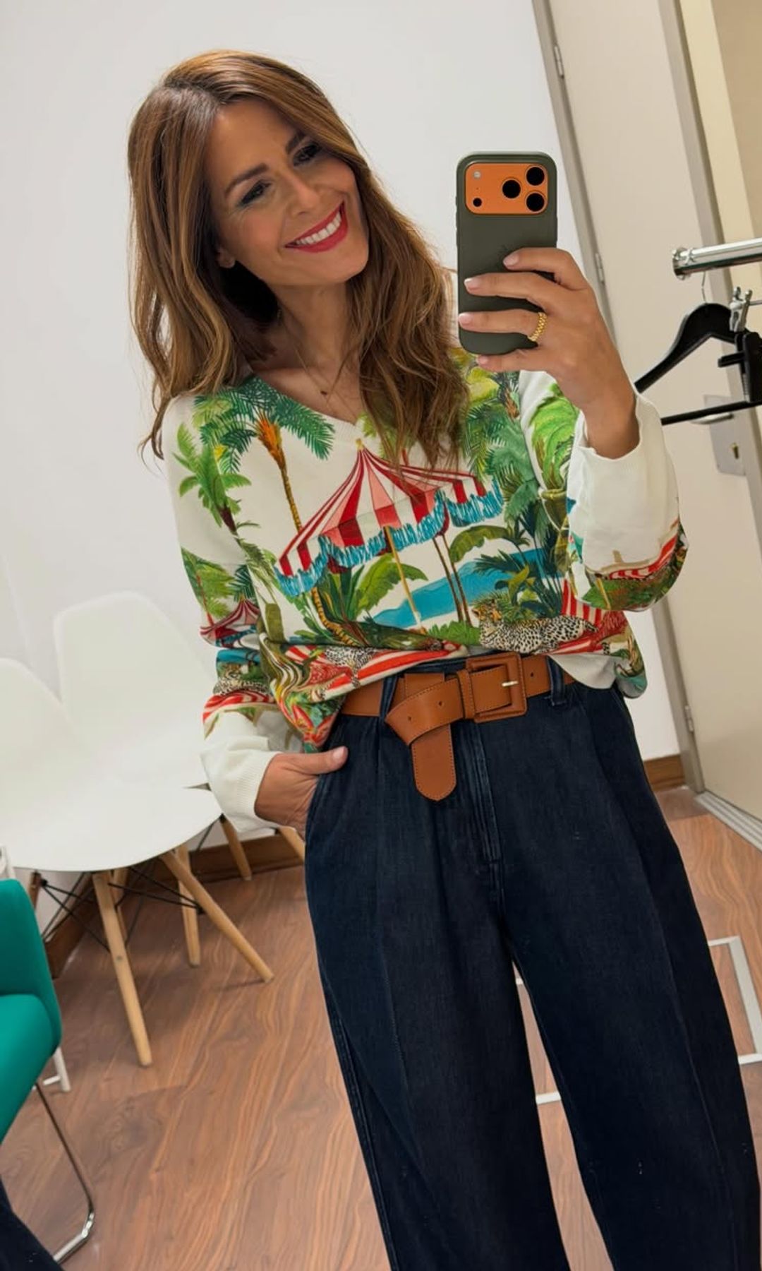 Nuria Roca con jersey estampado de Vilagallo