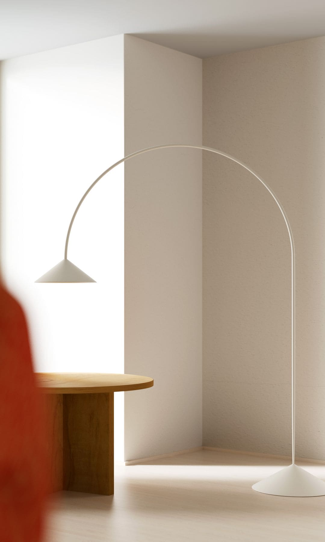 Lámpara de pie tipo arco sobre mesa de comedor