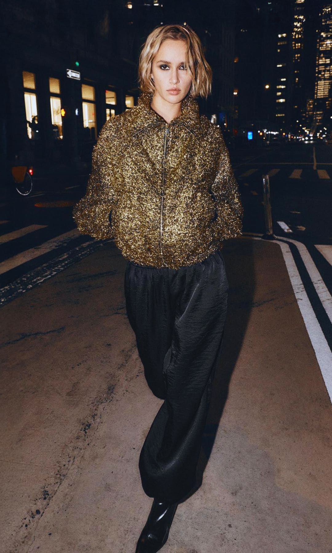 4 chaquetas especiales de Zara para llevar con básicos a las cenas de Navidad y repetir todo el año que viene en la oficina