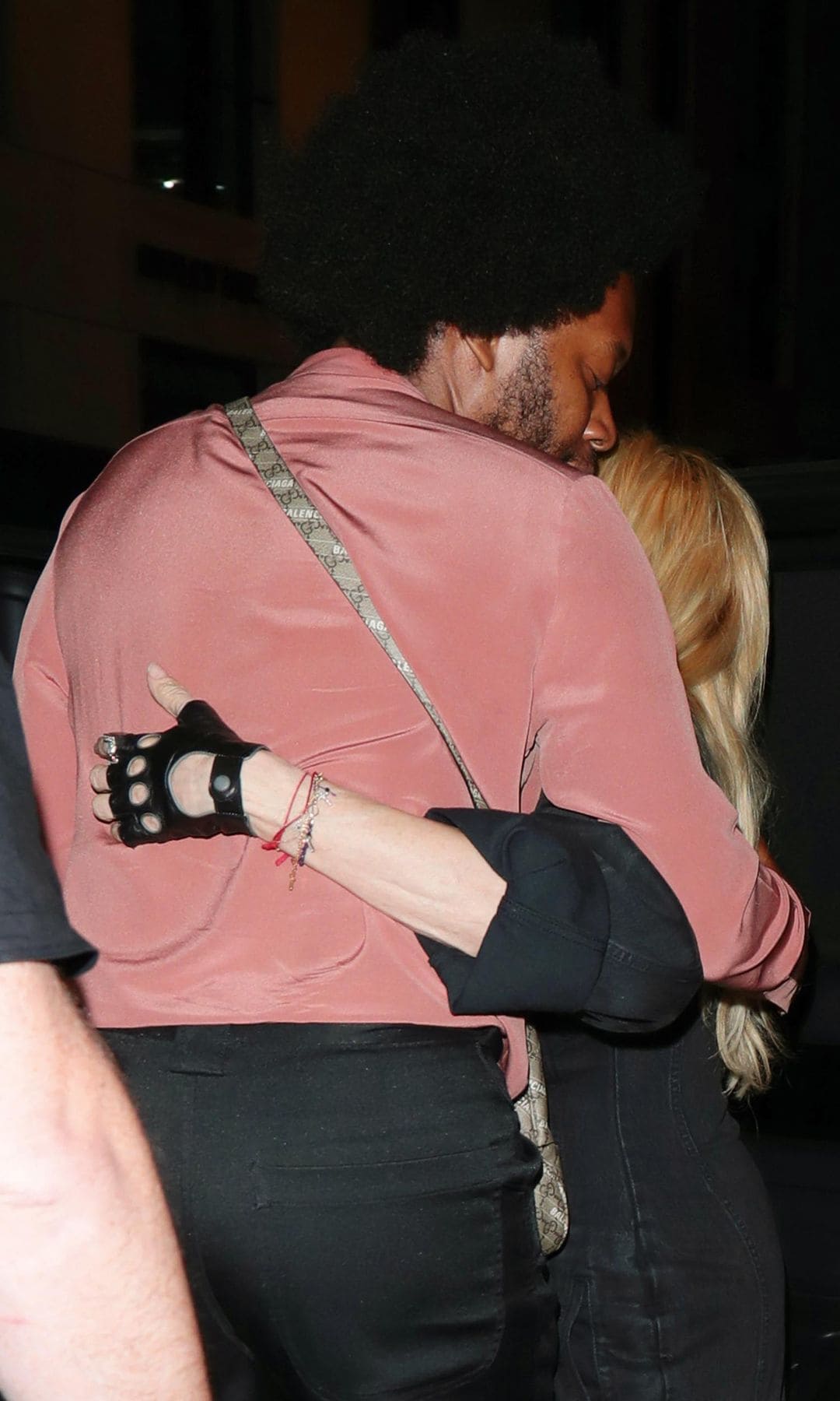 HOLA+4174 Madonna novio