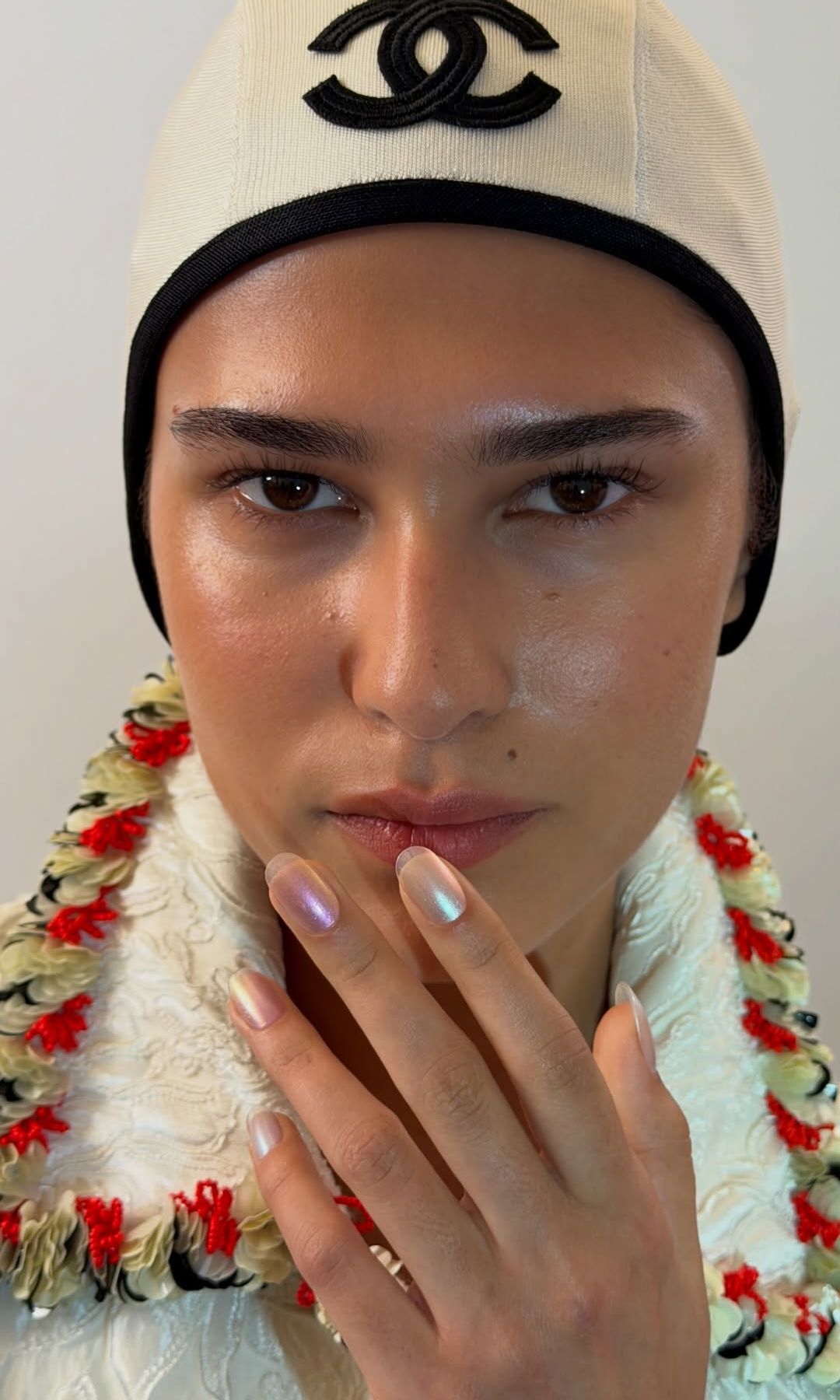 Manicura efecto pez en tonos claros