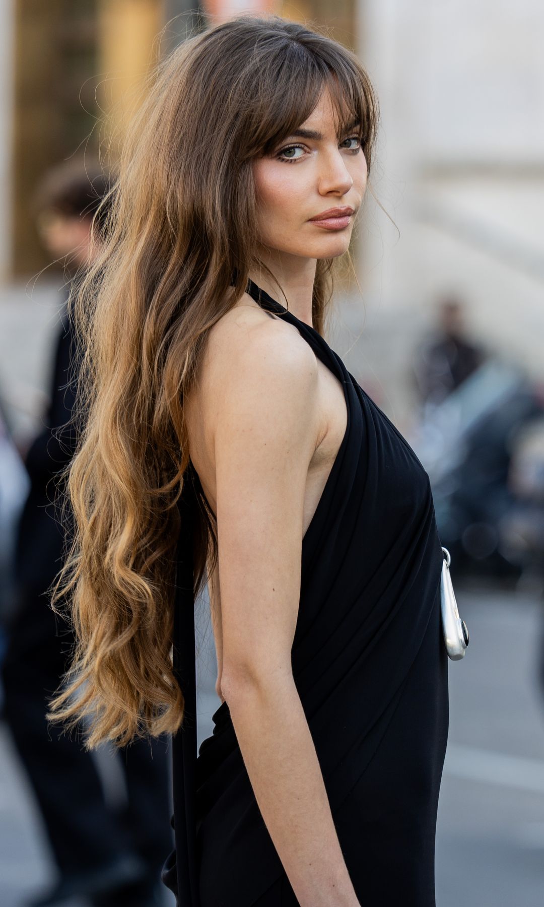 Mujer cabello largo en cascada