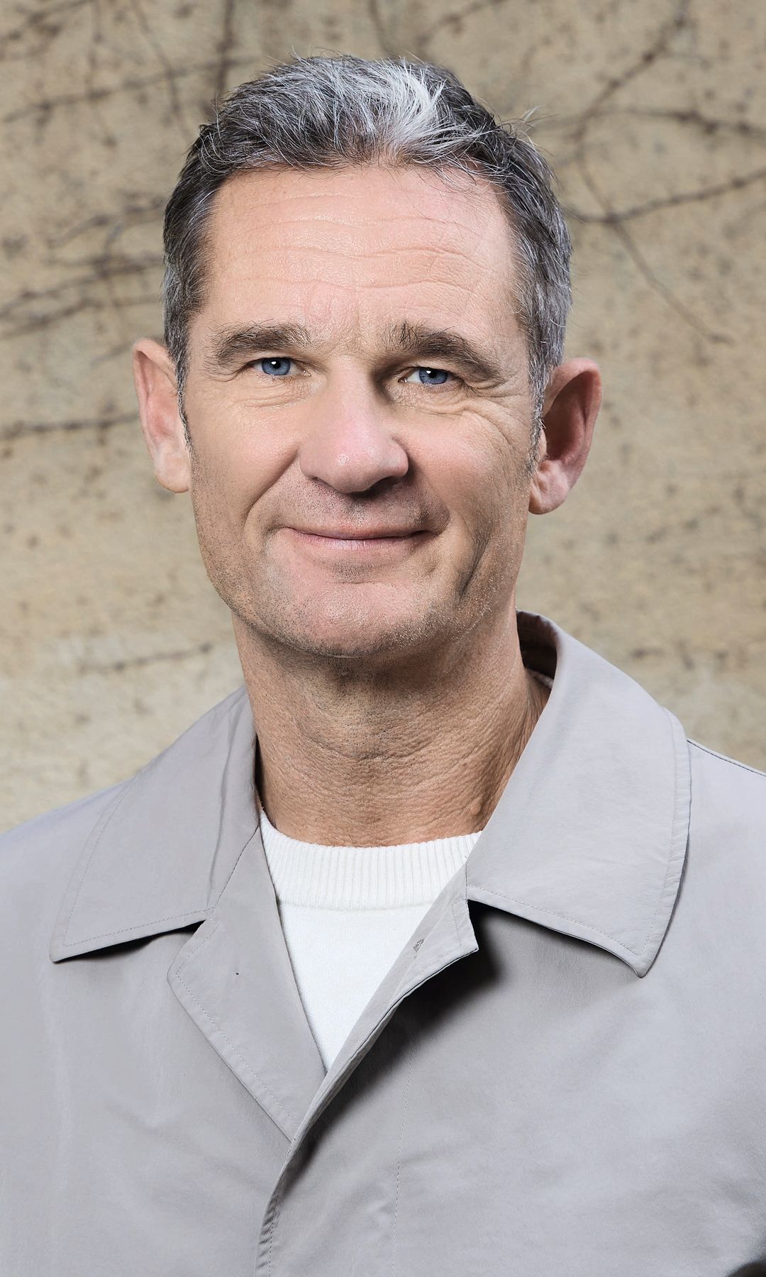 Iñaki nos contó que muchas personas de su entorno le animaron para que contara su vida y que su hijo Miguel también insistió bastante: "Papá, tu historia tiene que ser contada. Tienes que escribir un libro". La idea, dice, "es poner fin a una etapa pasada y emprender otra con 58 años recién cumplidos... Quiero seguir el camino de mi vida, nada más que eso"