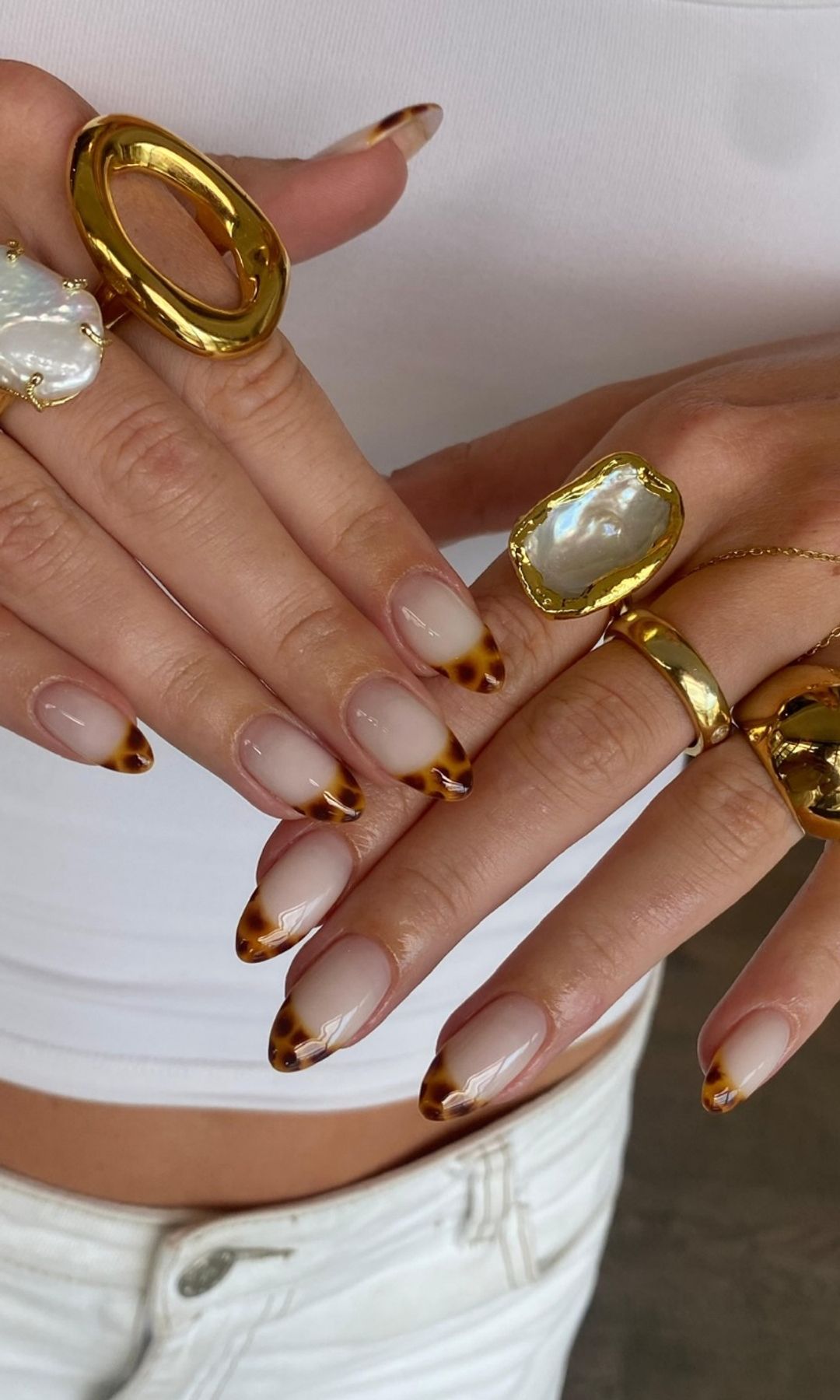 Manicura francesa con estampado 'carey'