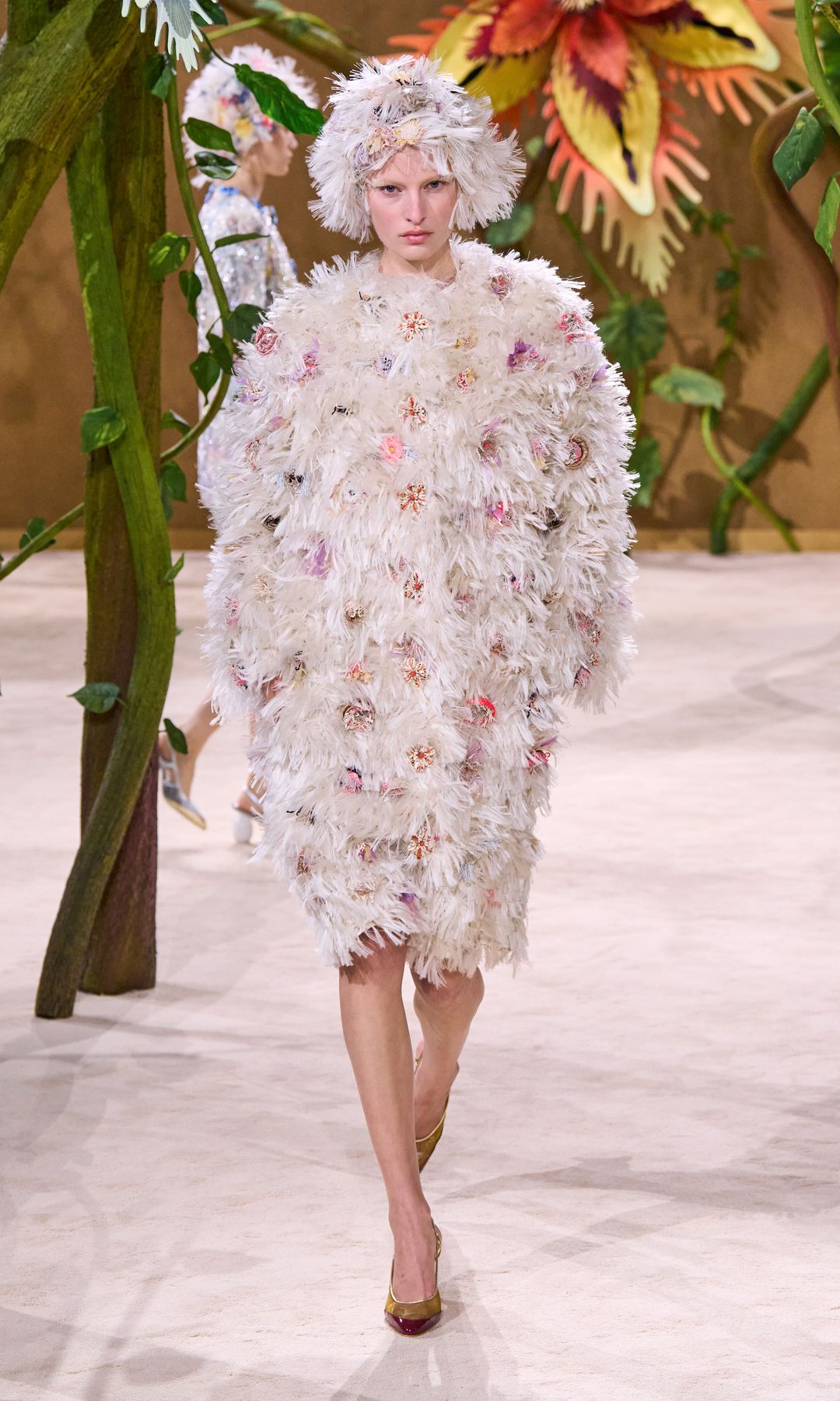 Chanel triunfa con su colección de Alta Costura Otoño/Invierno: "Una propuesta con encanto entre flores, lianas y urracas"