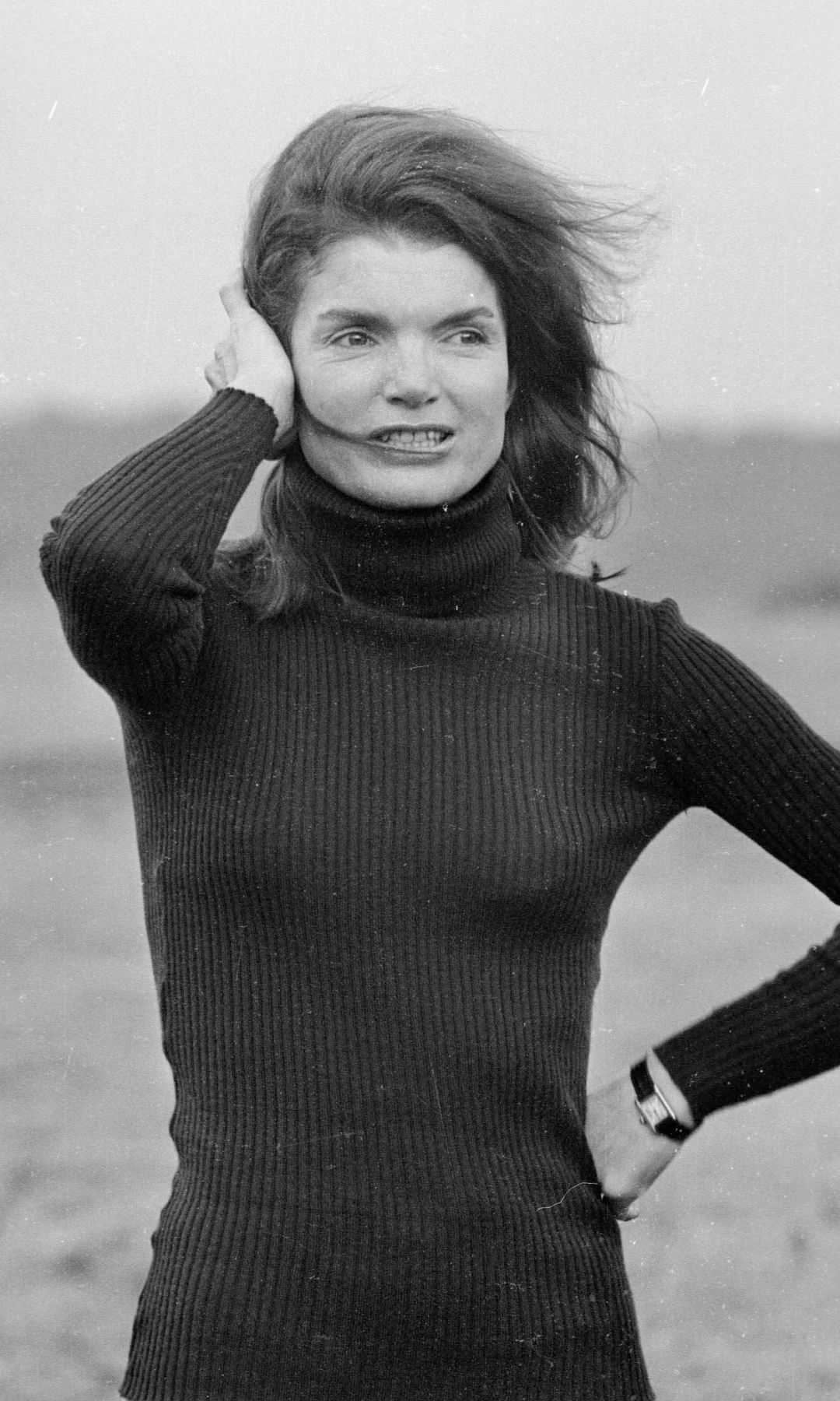Jackie Kennedy luciendo el reloj Tank.
Desde su lanzamiento hace más de un siglo, el
reloj Tank se ha mantenido como un clásico atemporal,
siempre el favorito de algunas de las personas más elegantes de su época