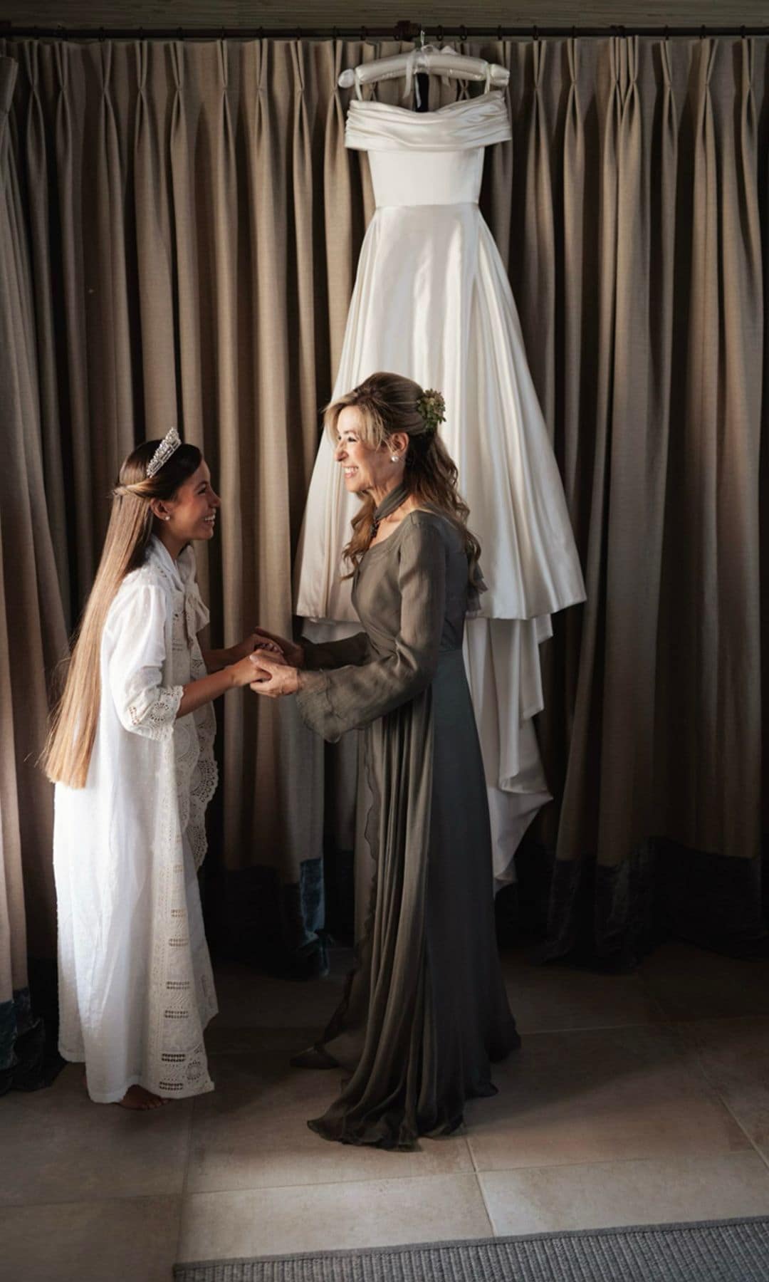 Bata y camisón de novia en los preparativos de boda