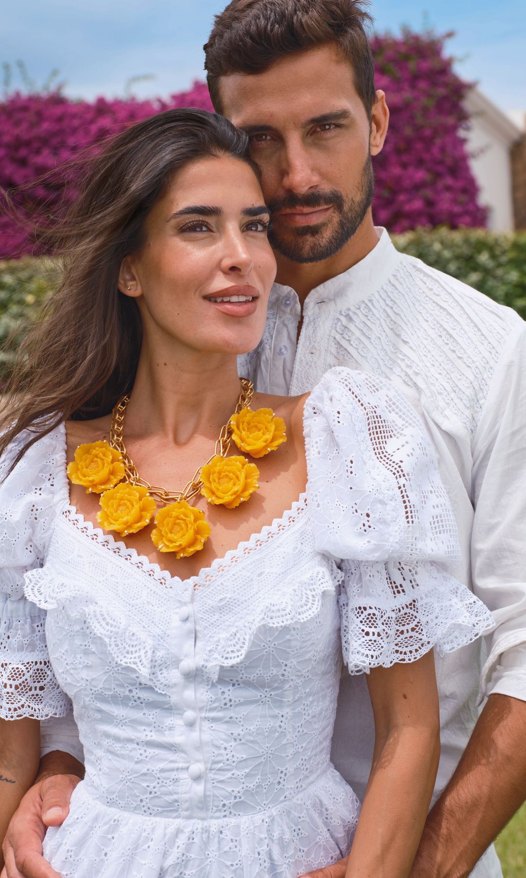 Ella con vestido de Virgina Vald, junto a Jaime, con camisa y pantalón de Vintage Ibiza