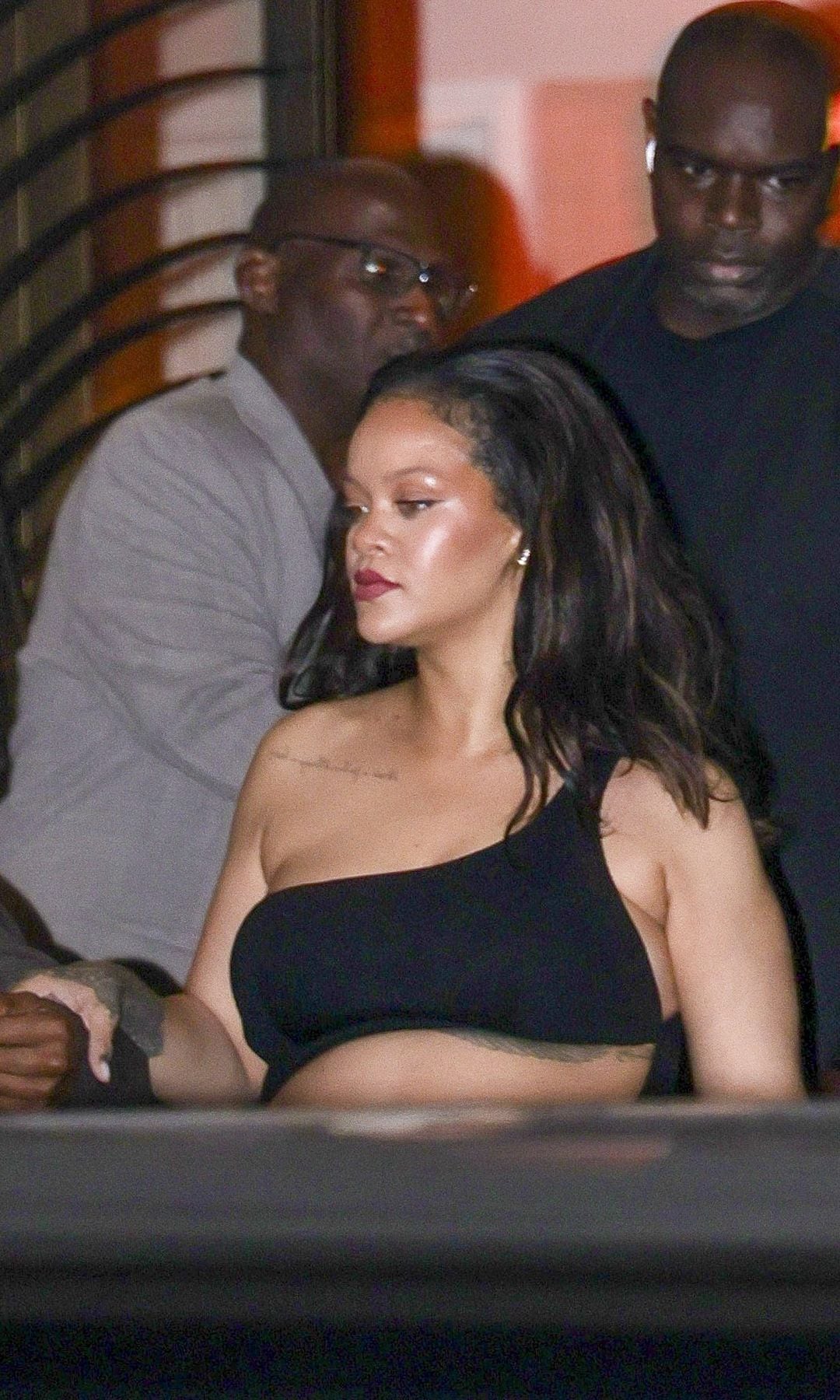 Rihanna eligió tonos bronceados para su maquillaje