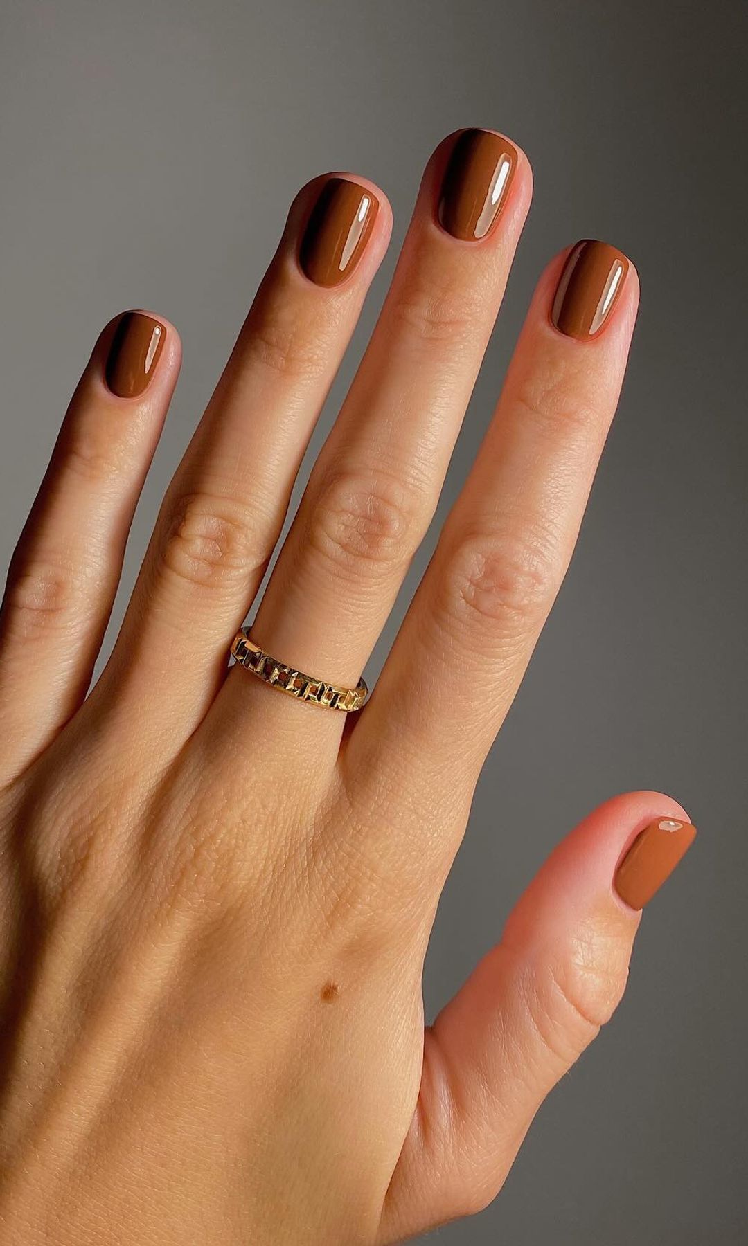 Manicura marrón