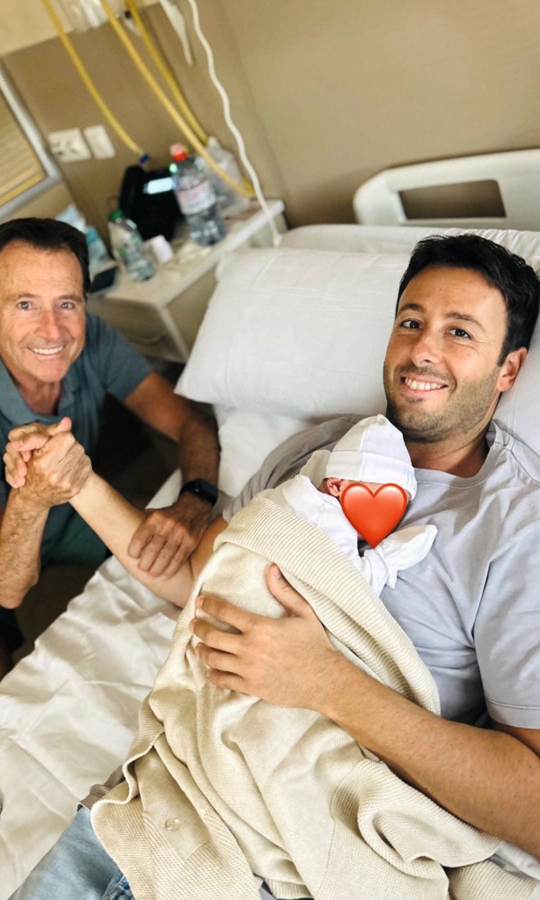 MATÍAS PRATS JR. Y CLAUDIA COLLADO LOCOS DE AMOR CON SU PEQUEÑO MATÍAS, EL CUARTO DE LA FAMOSA SAGA DE PERIODISTAS