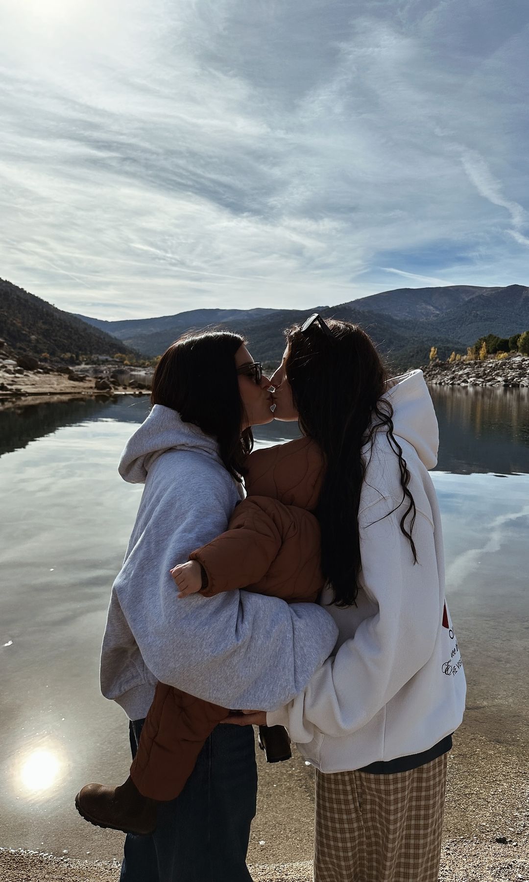 Dulceida y Alba Paul, junto a su hija