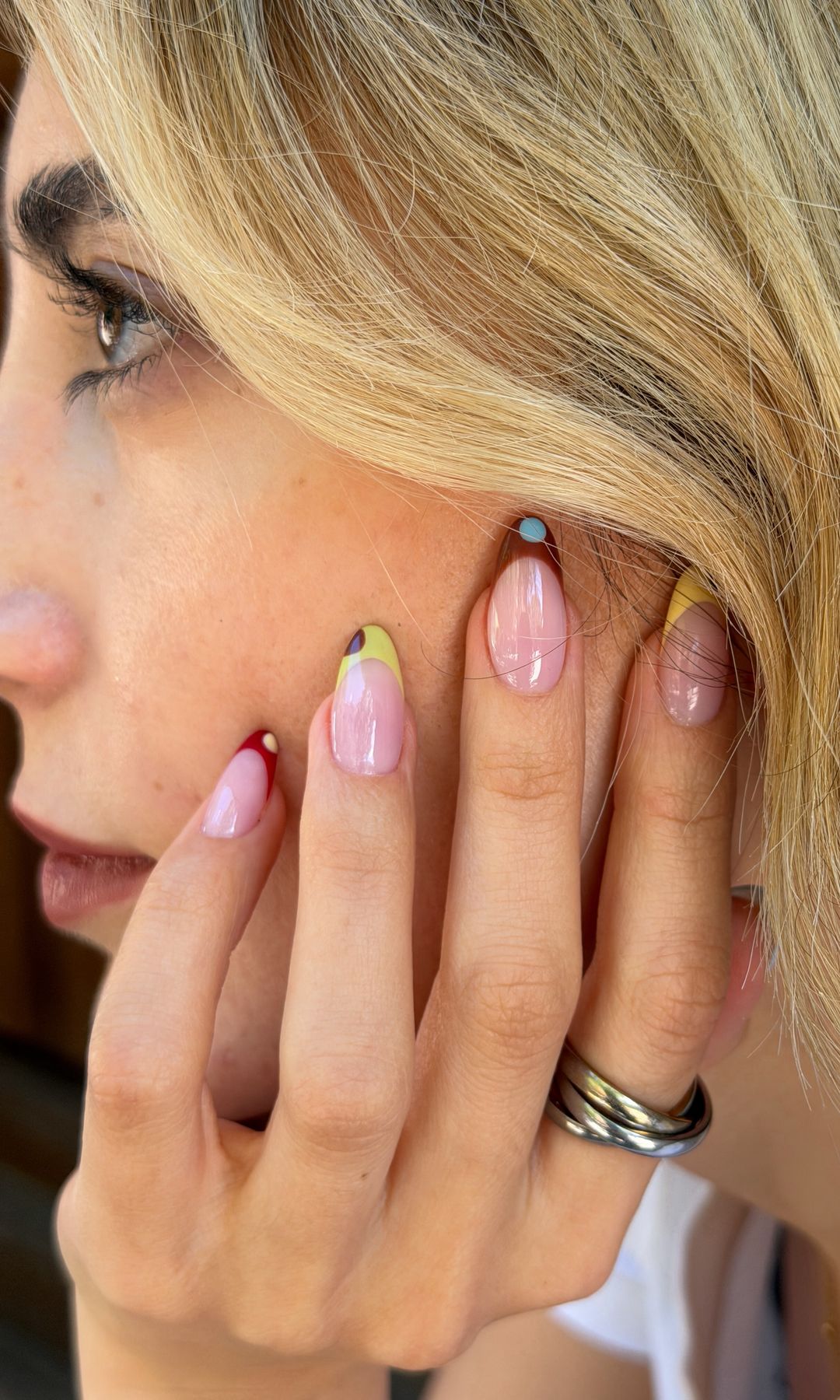Manicura francesa con lunares
