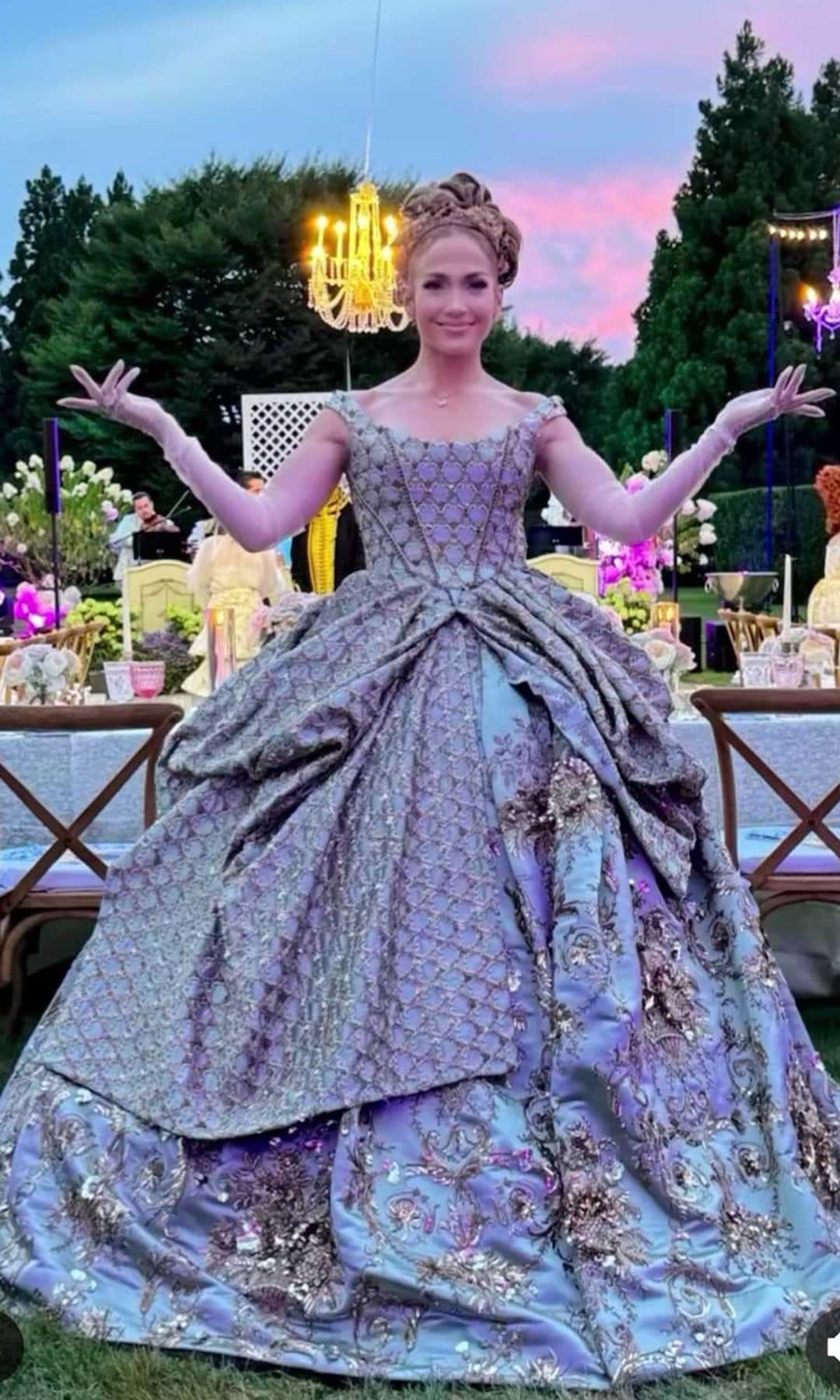 JLo en su cumpleaños al estilo 'Bridgerton'