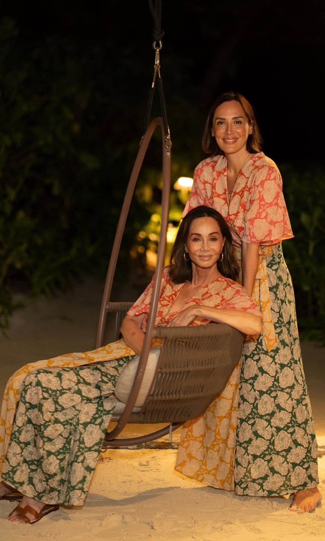 Isabel Preysler y Tamara Falcó en Maldivas con vestidos estampados