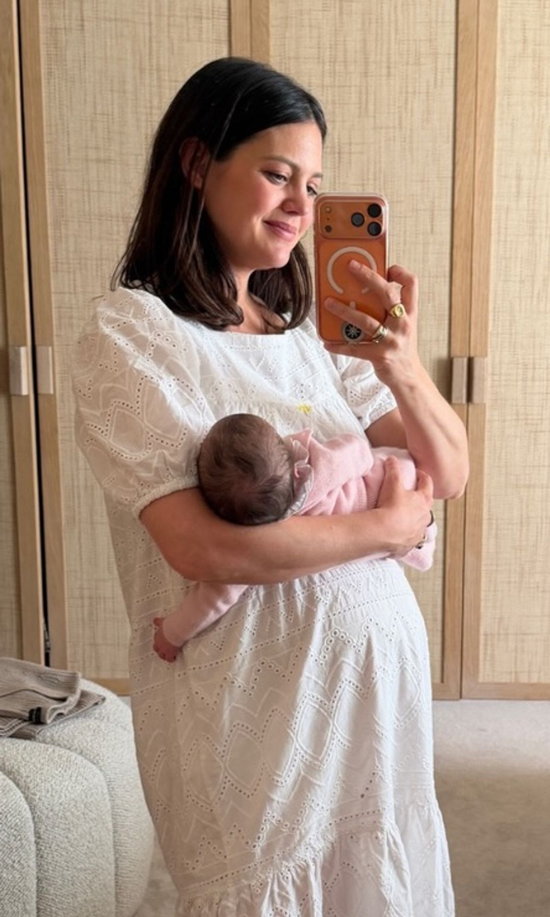 Isabelle Junot con su segunda hija, Simona