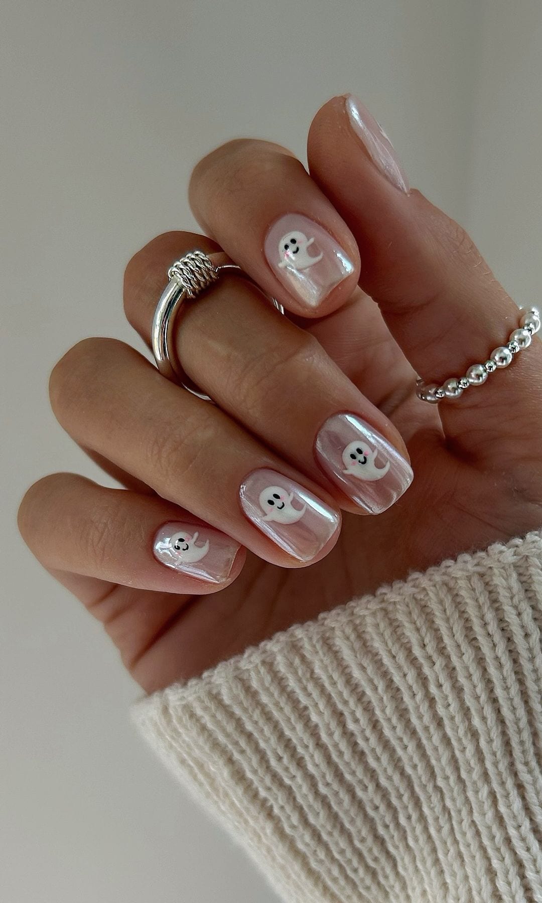 Manicura con fantasmas