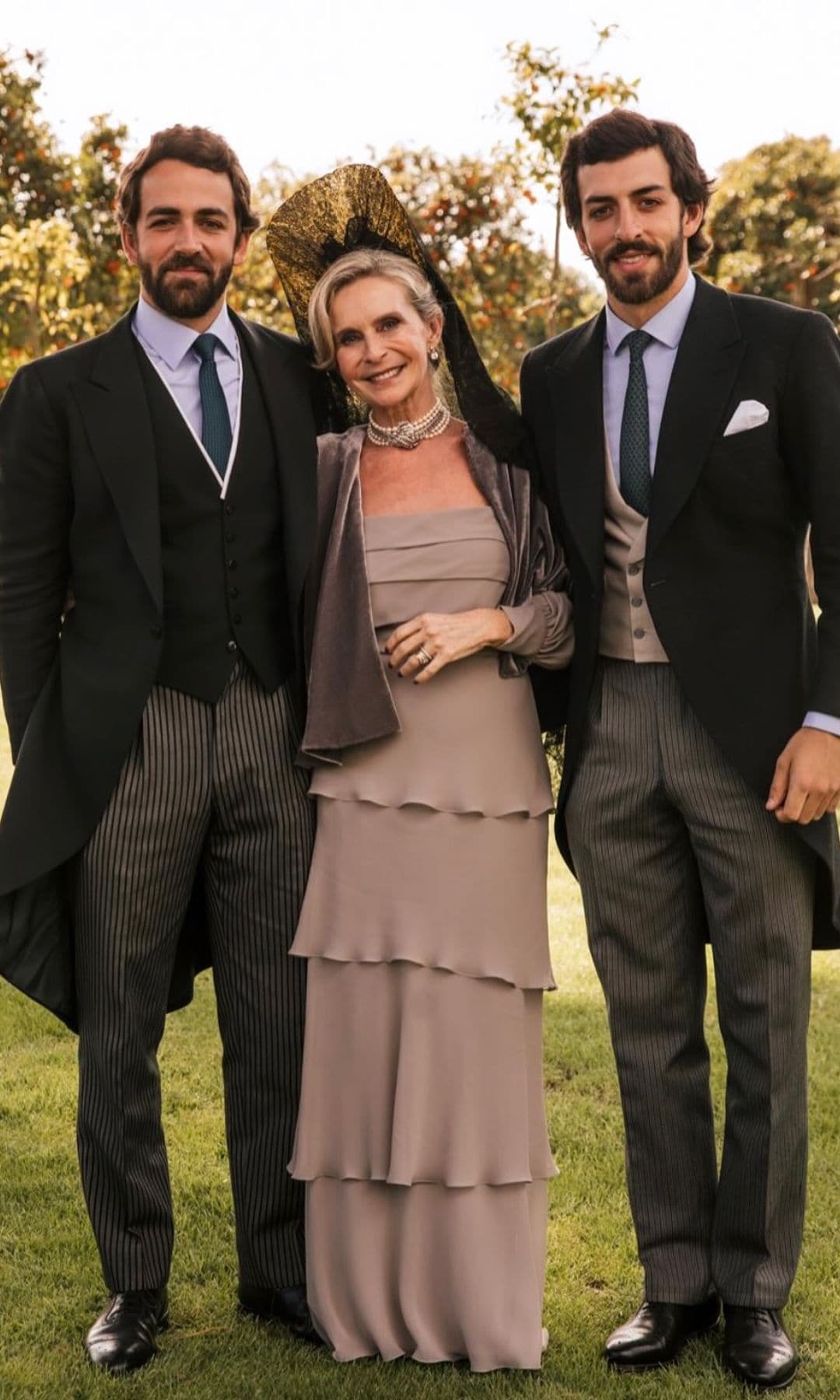 Madrina con vestido de Fátima González Atelier