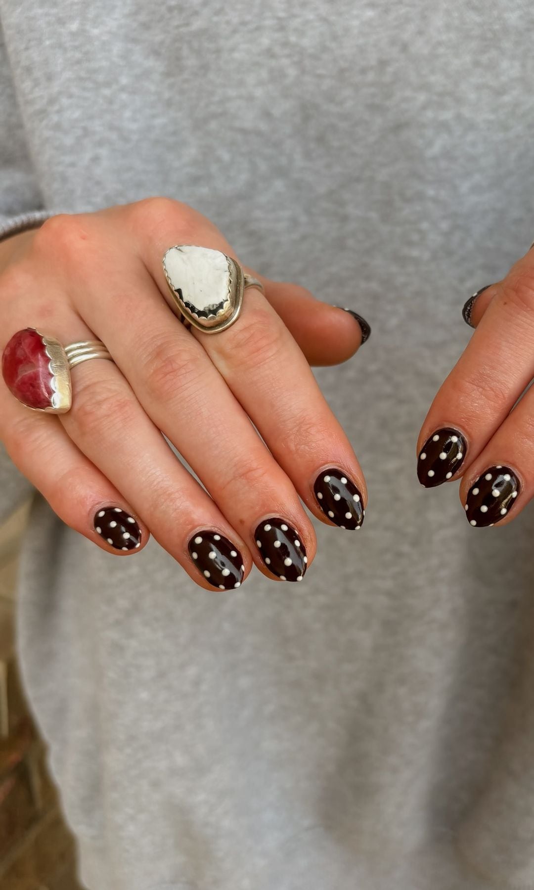 Manicura con lunares