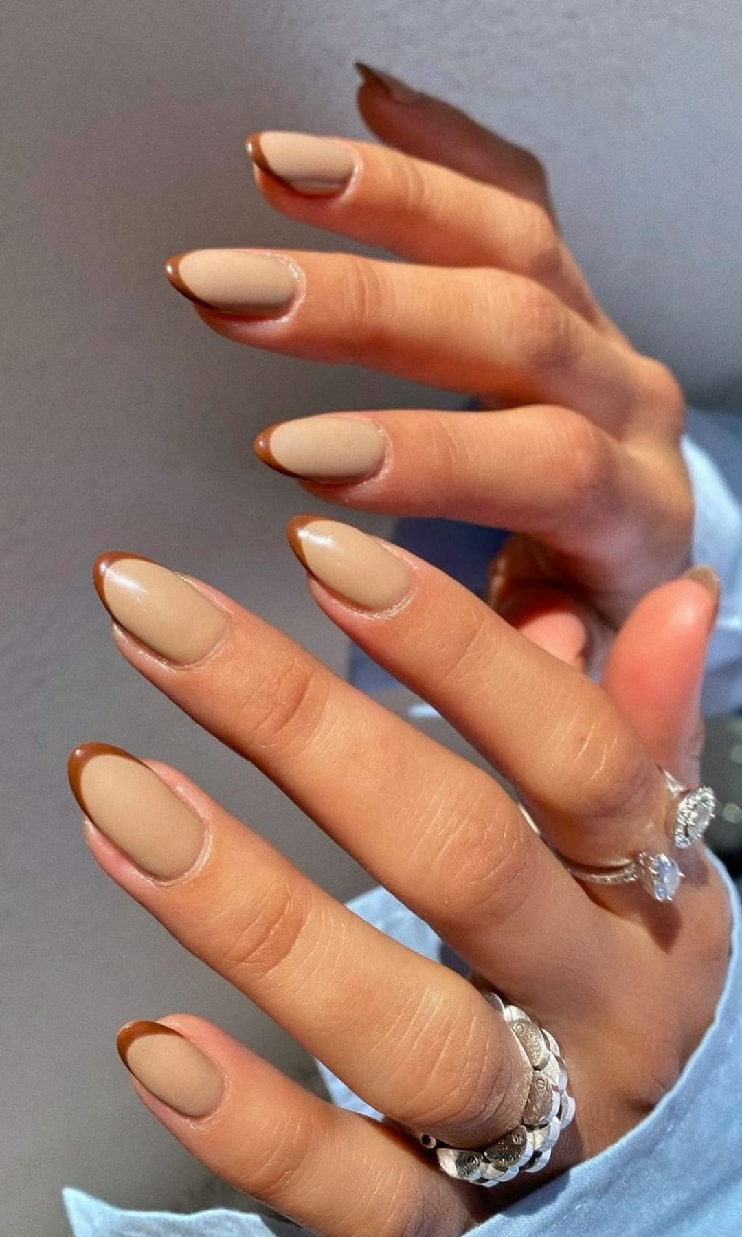 Manicura francesa marrón